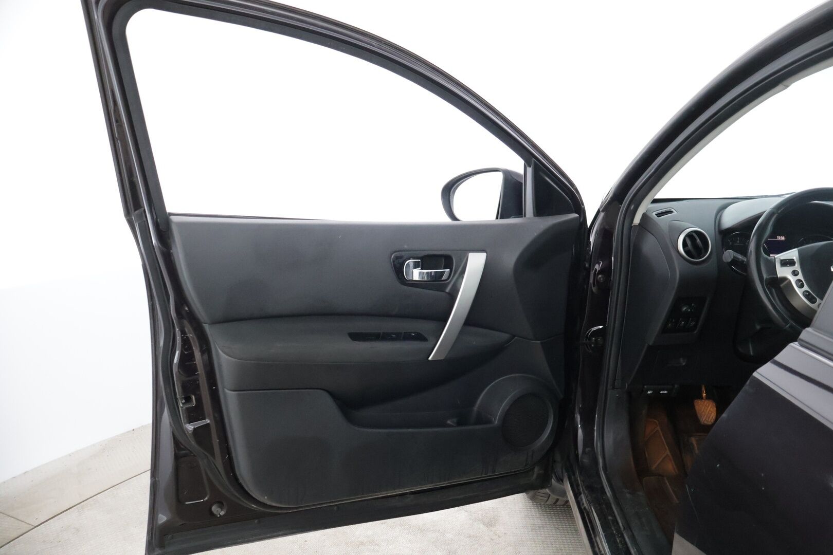 Nissan Qashqai+2 2012 1,6L Stop / Start System Acenta 2WD 5M/T ** Myydään huutokaupat.com-sivustolla / 7p / 2x renkaat / Lohko / Panoraama ** - *Kattavasti huollettu! / Kaksilla renkailla / Katsastus voimassa 2/2026 saakka!*