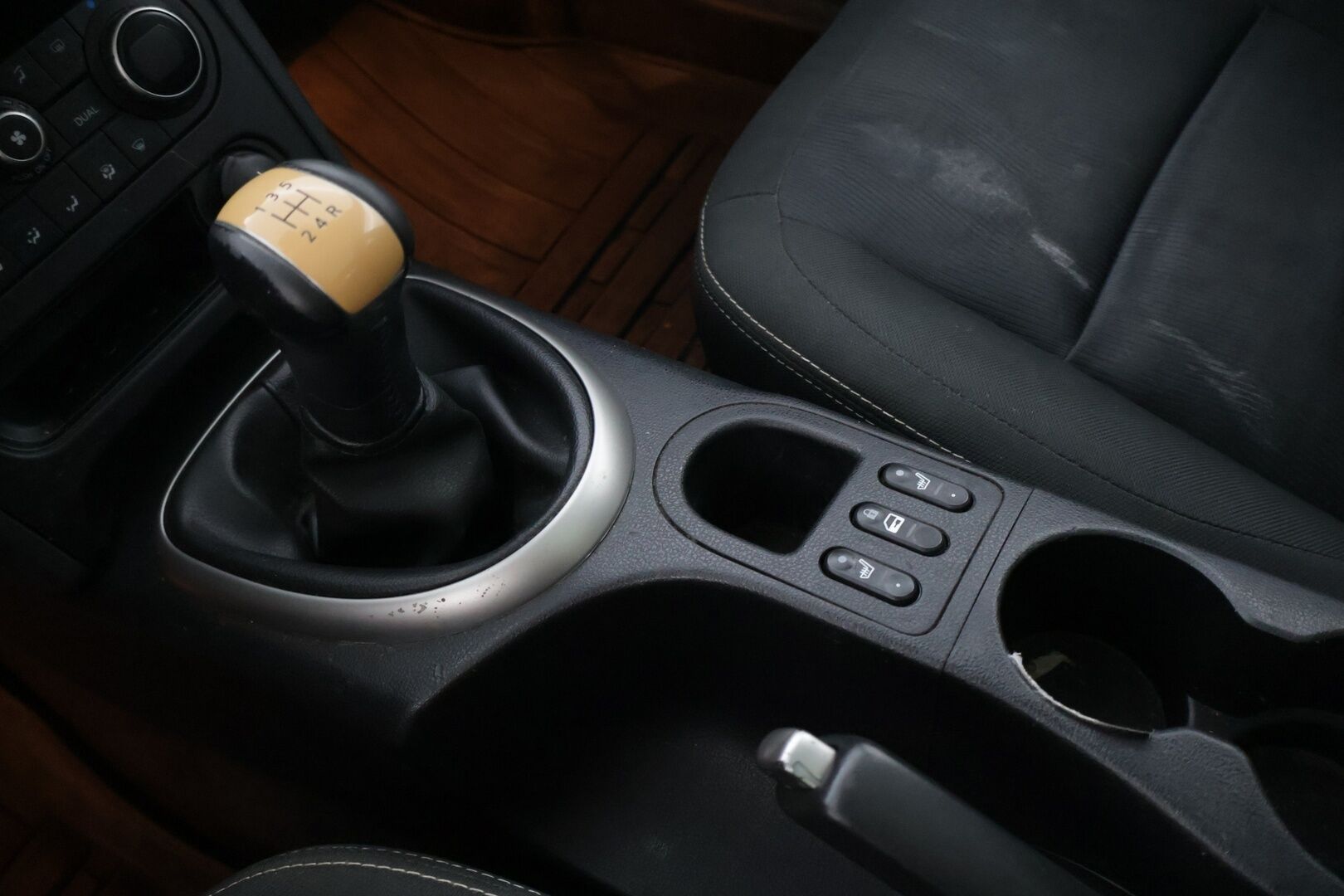 Nissan Qashqai+2 2012 1,6L Stop / Start System Acenta 2WD 5M/T ** Myydään huutokaupat.com-sivustolla / 7p / 2x renkaat / Lohko / Panoraama ** - *Kattavasti huollettu! / Kaksilla renkailla / Katsastus voimassa 2/2026 saakka!*