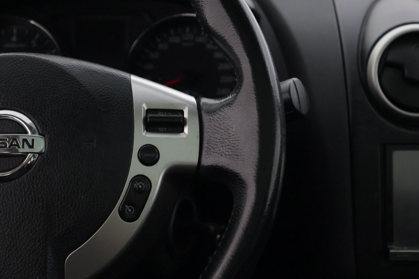 Nissan Qashqai+2 2012 1,6L Stop / Start System Acenta 2WD 5M/T ** Myydään huutokaupat.com-sivustolla / 7p / 2x renkaat / Lohko / Panoraama ** - *Kattavasti huollettu! / Kaksilla renkailla / Katsastus voimassa 2/2026 saakka!*