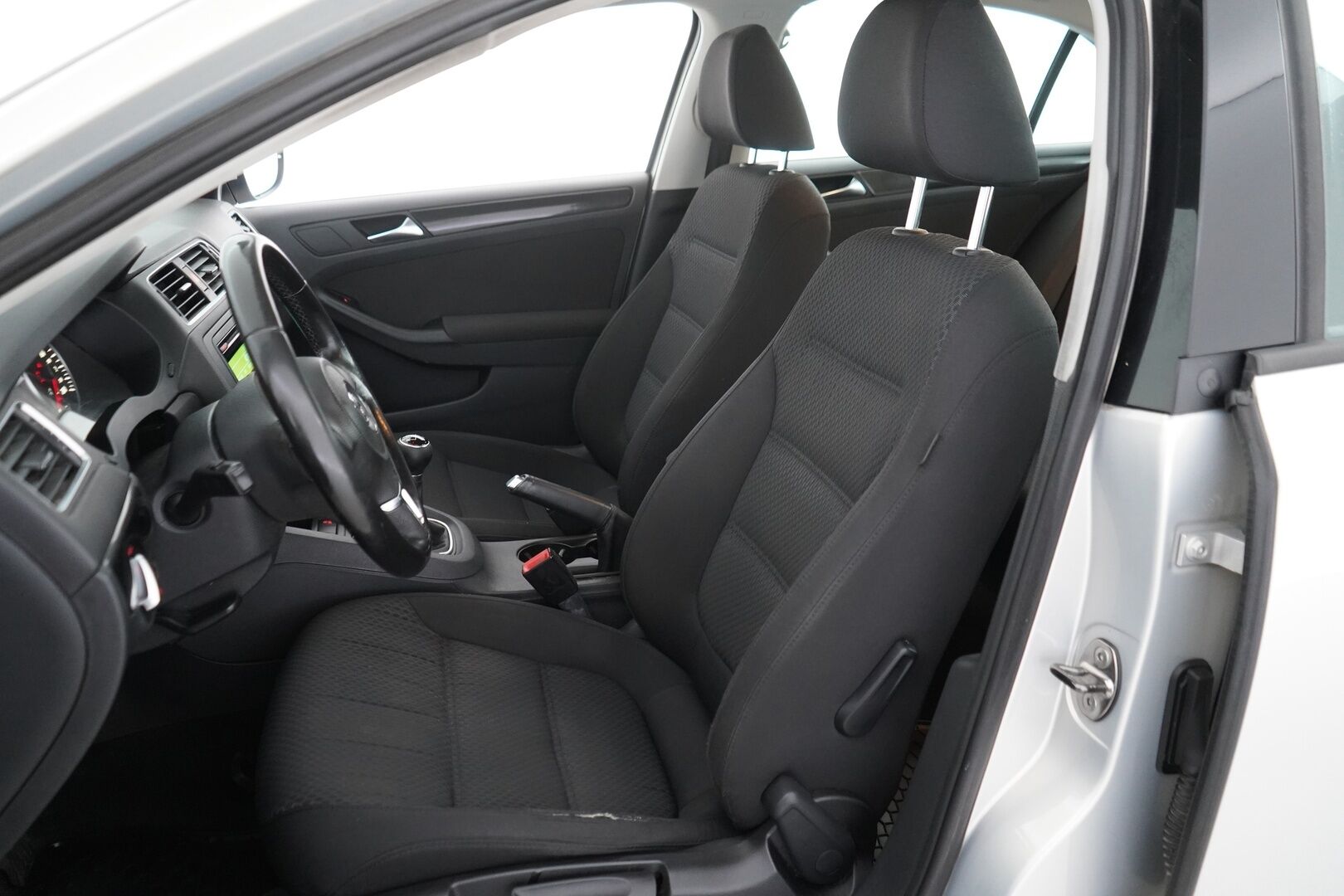 Volkswagen Jetta 2011 Comfortline 1,2 TSI 77 kW (105 hv) BlueMotion Technology - Vakkari | Kahdet renkaat vantein | Juuri leimattu | 
