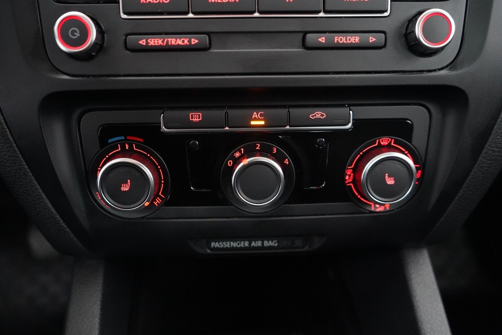 Volkswagen Jetta 2011 Comfortline 1,2 TSI 77 kW (105 hv) BlueMotion Technology - Vakkari | Kahdet renkaat vantein | Juuri leimattu | 