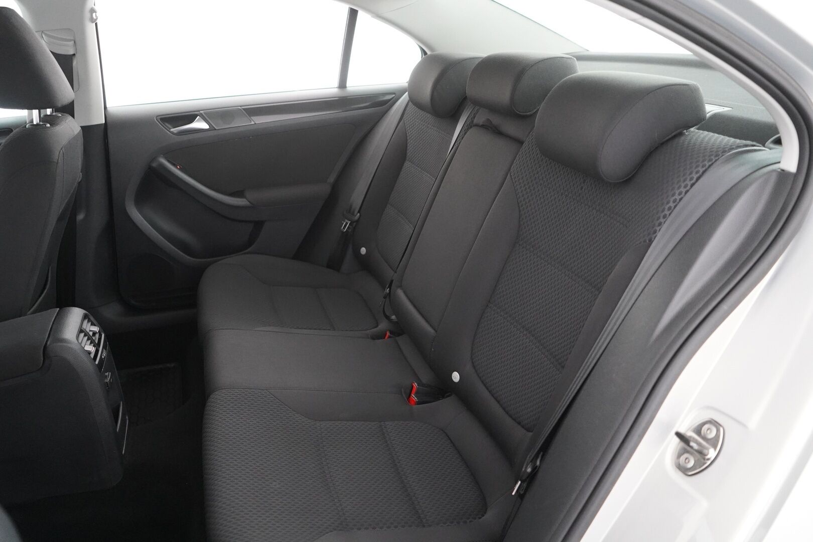 Volkswagen Jetta 2011 Comfortline 1,2 TSI 77 kW (105 hv) BlueMotion Technology - Vakkari | Kahdet renkaat vantein | Juuri leimattu | 