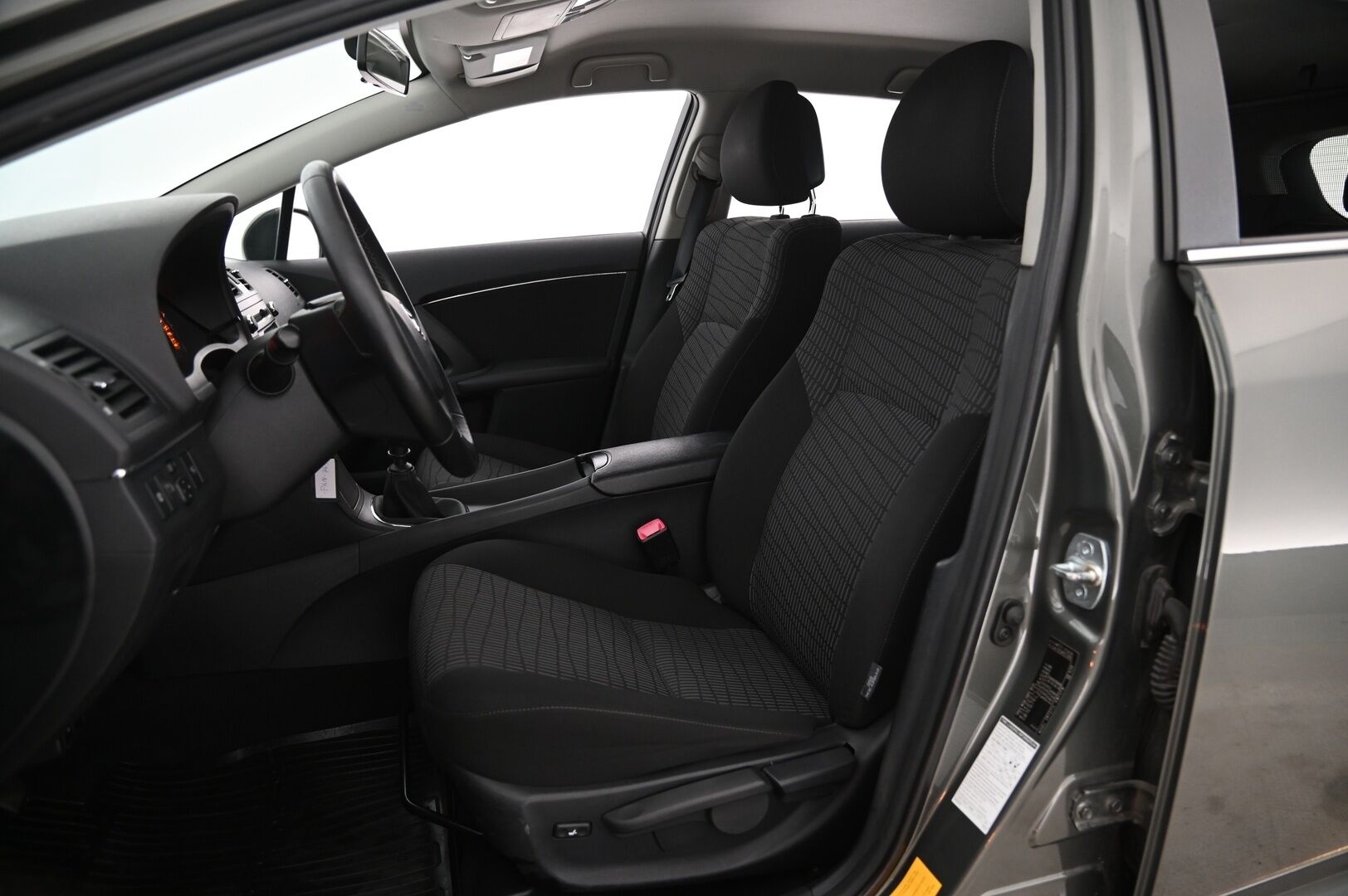 Toyota Avensis 2012 1,8 Valvematic Sol Edition Wagon - Vakkari | Koukku | kahdet renkaat | P.tutka | Lohko | 
