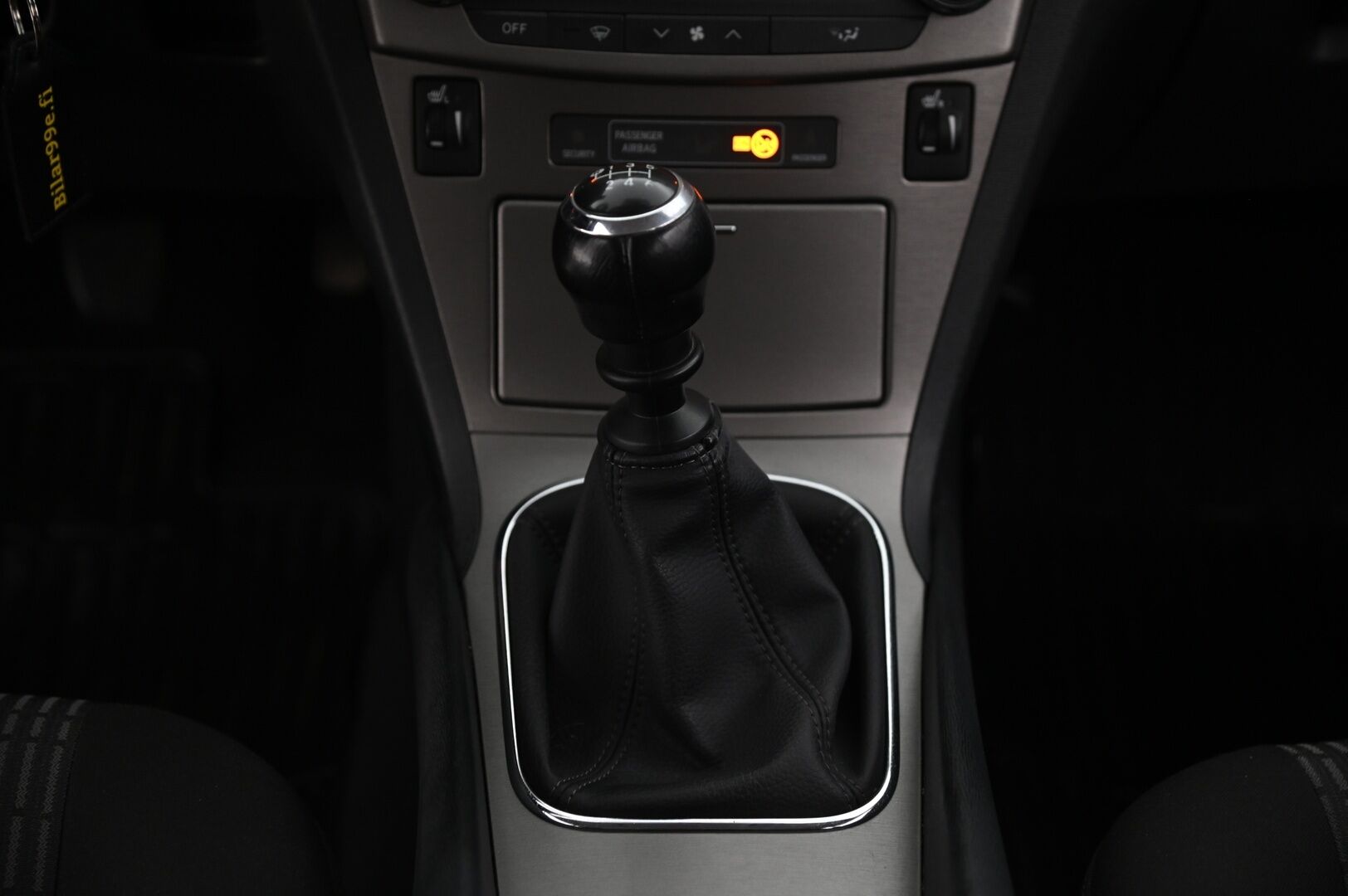 Toyota Avensis 2012 1,8 Valvematic Sol Edition Wagon - Vakkari | Koukku | kahdet renkaat | P.tutka | Lohko | 