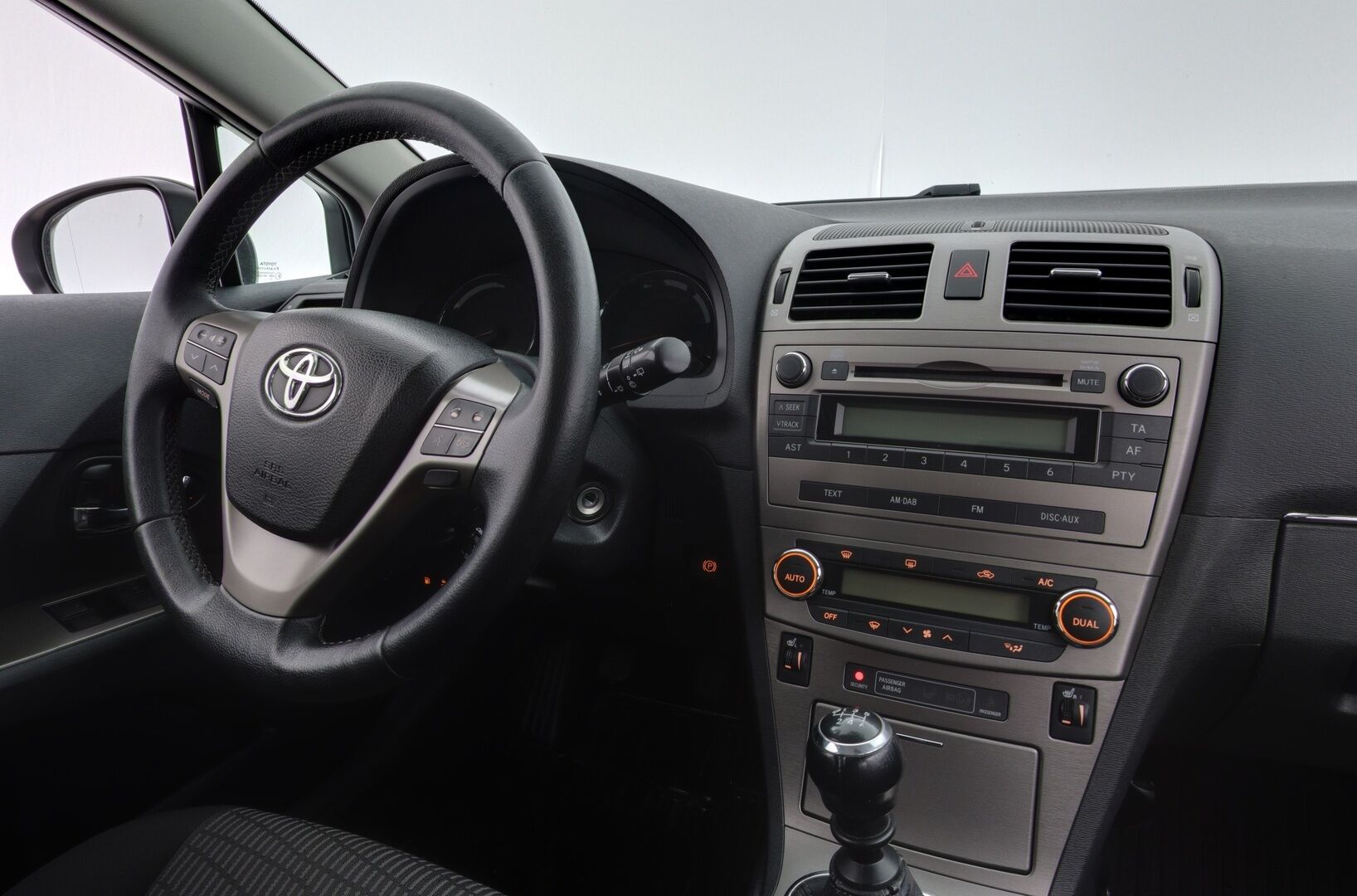 Toyota Avensis 2012 1,8 Valvematic Sol Edition Wagon - Vakkari | Koukku | kahdet renkaat | P.tutka | Lohko | 