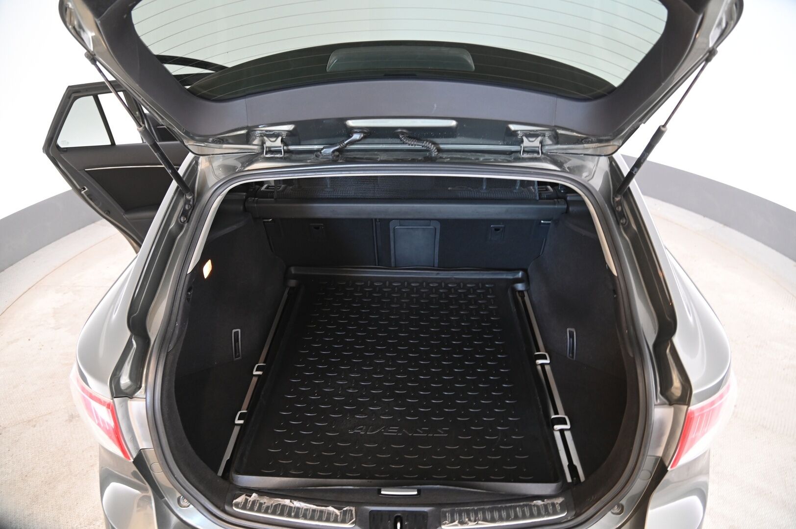 Toyota Avensis 2012 1,8 Valvematic Sol Edition Wagon - Vakkari | Koukku | kahdet renkaat | P.tutka | Lohko | 