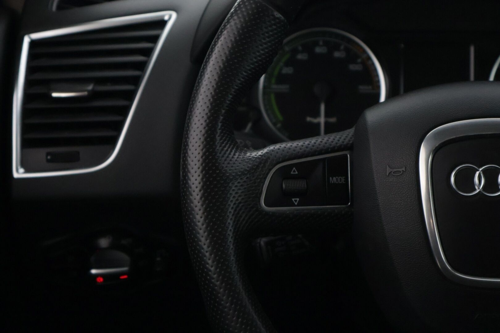 Audi Q5 2012 2,0 TFSI hybrid quattro tiptronic-autom. - * Myydään Huutokaupat.com *