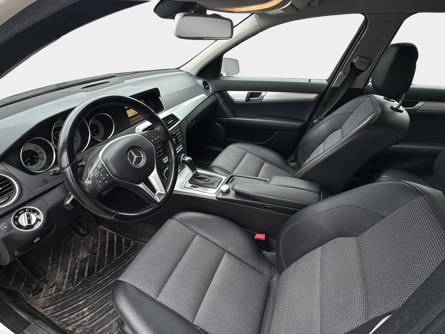 Mercedes-Benz C 2012, kuva 3/3
