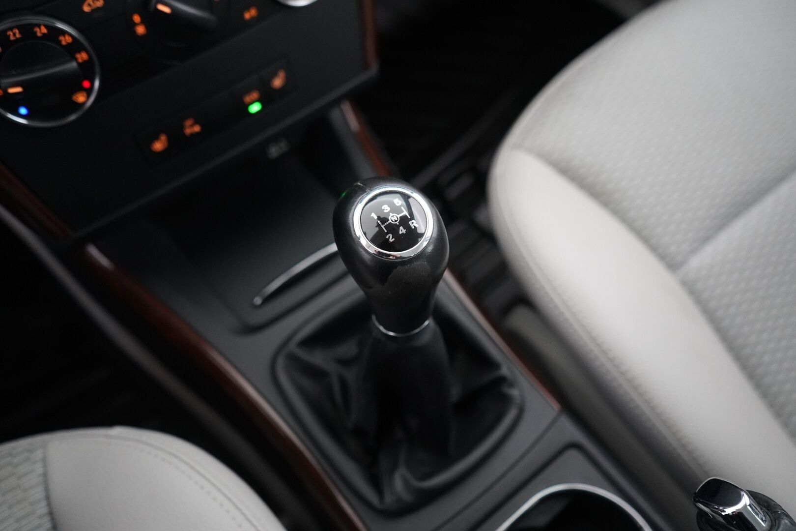 Mercedes-Benz A 2012 160 BE 5D Premium Business - Lohkolämmitin sisäpistokkeella | Ilmastointi | Kahdet hyvät renkaat | Suomi-auto | Juuri huollettu | Juuri katsastettu | Todella siisti!