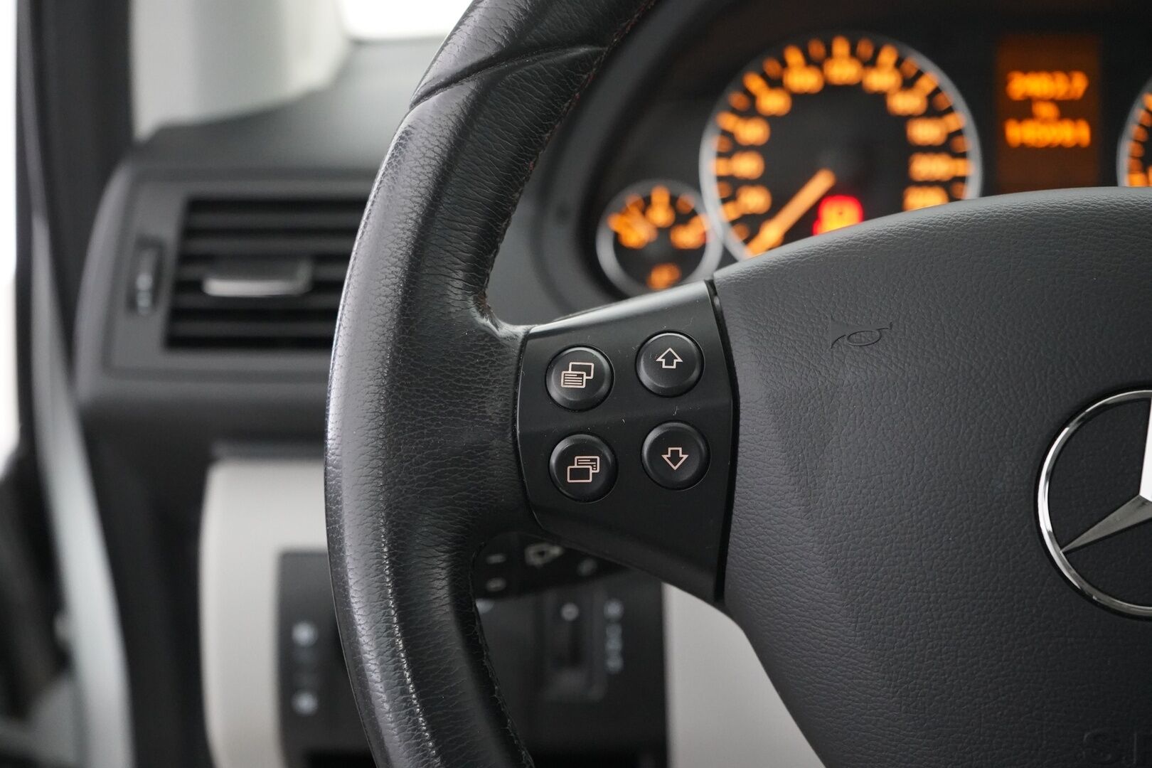 Mercedes-Benz A 2012 160 BE 5D Premium Business - Lohkolämmitin sisäpistokkeella | Ilmastointi | Kahdet hyvät renkaat | Suomi-auto | Juuri huollettu | Juuri katsastettu | Todella siisti!