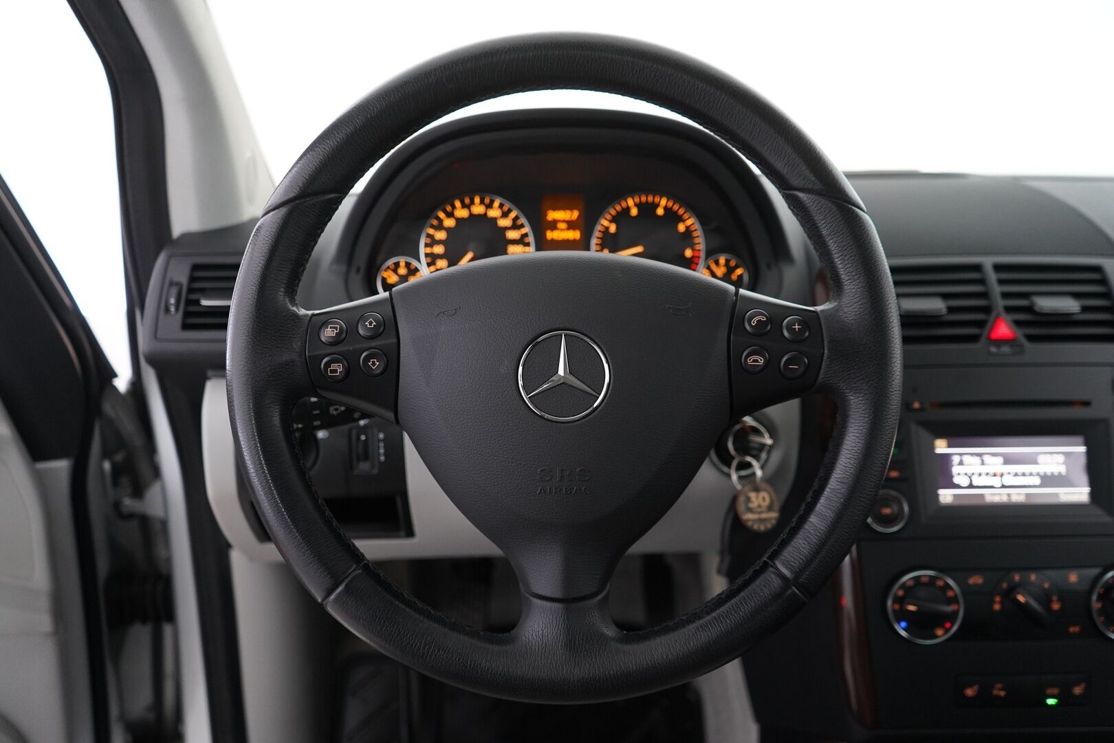 Mercedes-Benz A 2012 160 BE 5D Premium Business - Lohkolämmitin sisäpistokkeella | Ilmastointi | Kahdet hyvät renkaat | Suomi-auto | Juuri huollettu | Juuri katsastettu | Todella siisti!