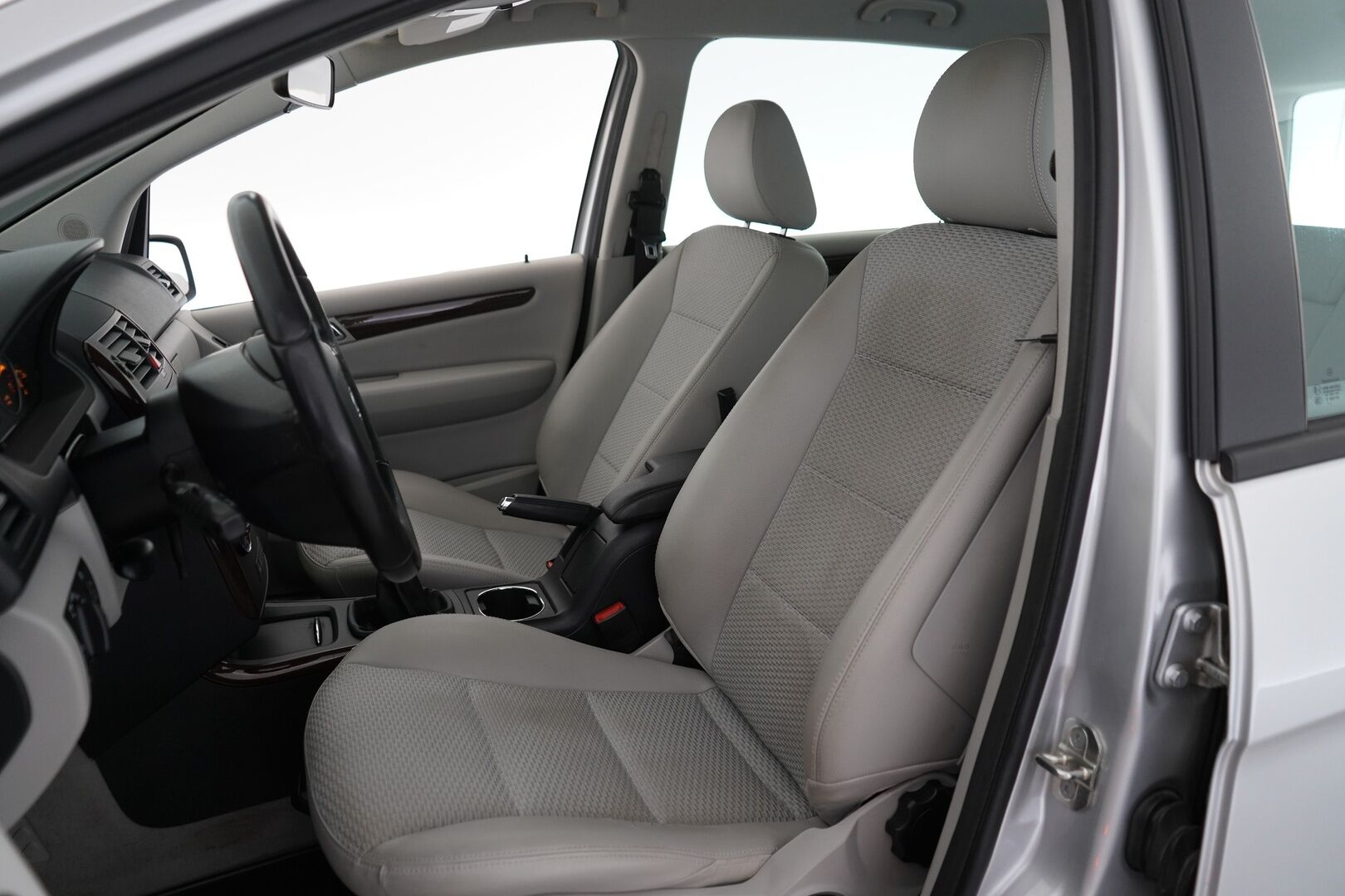 Mercedes-Benz A 2012 160 BE 5D Premium Business - Lohkolämmitin sisäpistokkeella | Ilmastointi | Kahdet hyvät renkaat | Suomi-auto | Juuri huollettu | Juuri katsastettu | Todella siisti!