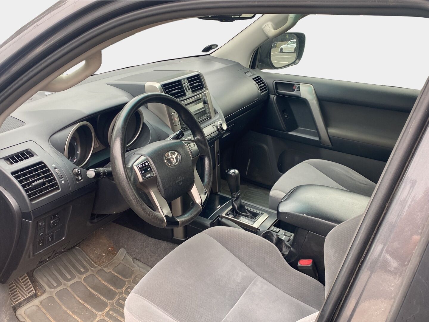 Toyota Land Cruiser 2012 3,0 D-4D DPF Legend aut. 5h - | Suomi-auto | Webasto | Vakkari | Koukku | Peruutuskamera | Keylessgo | Kahdet huippurenkaat | Tarkka huoltokirja |