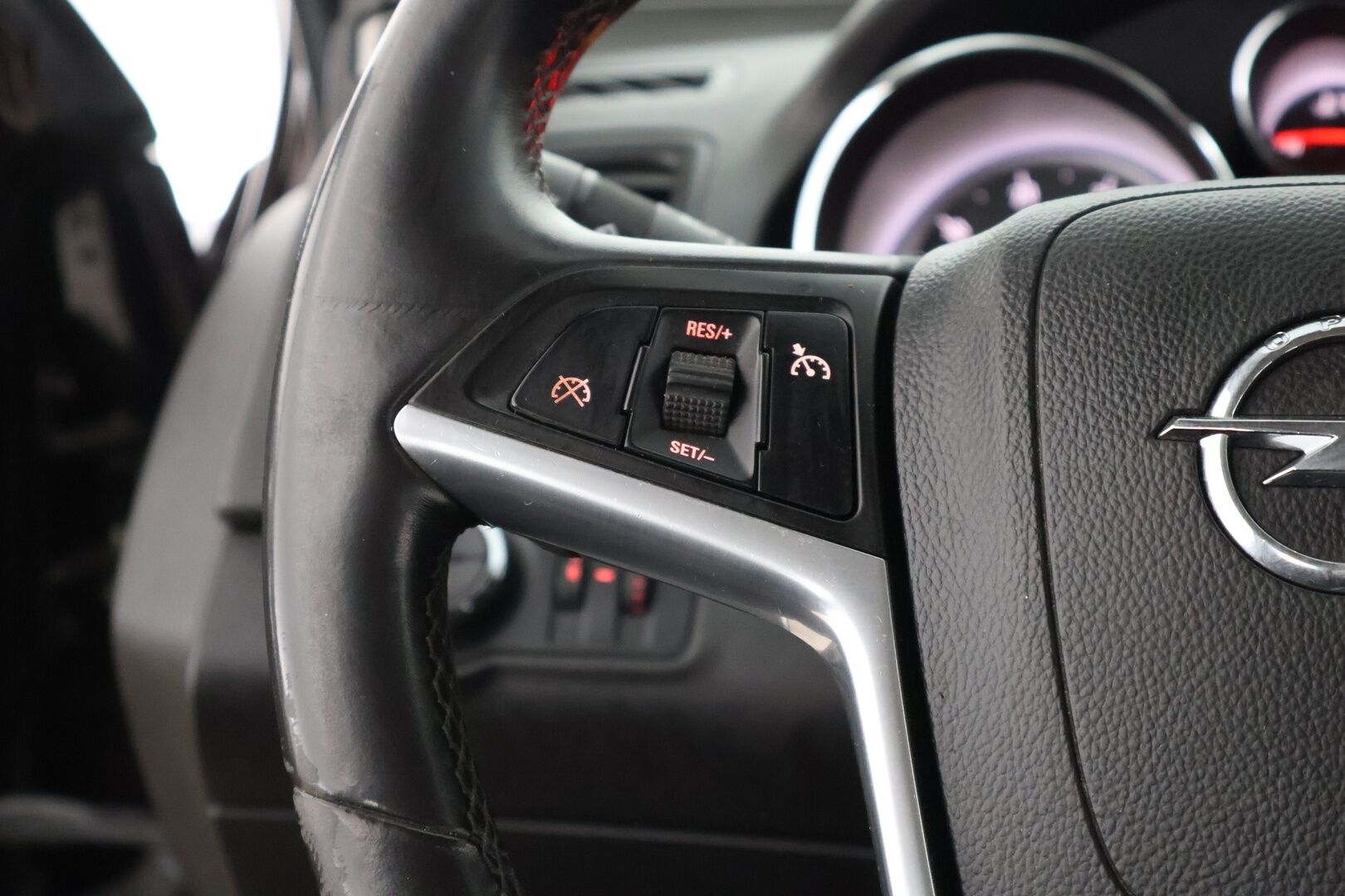 Opel Insignia 2012 5-ov Edition 2,0 CDTI ecoFLEX Start/Stop 118kW MT6 BL - Suomi-Auto | Vetokoukku | Tutkat | Vakkari