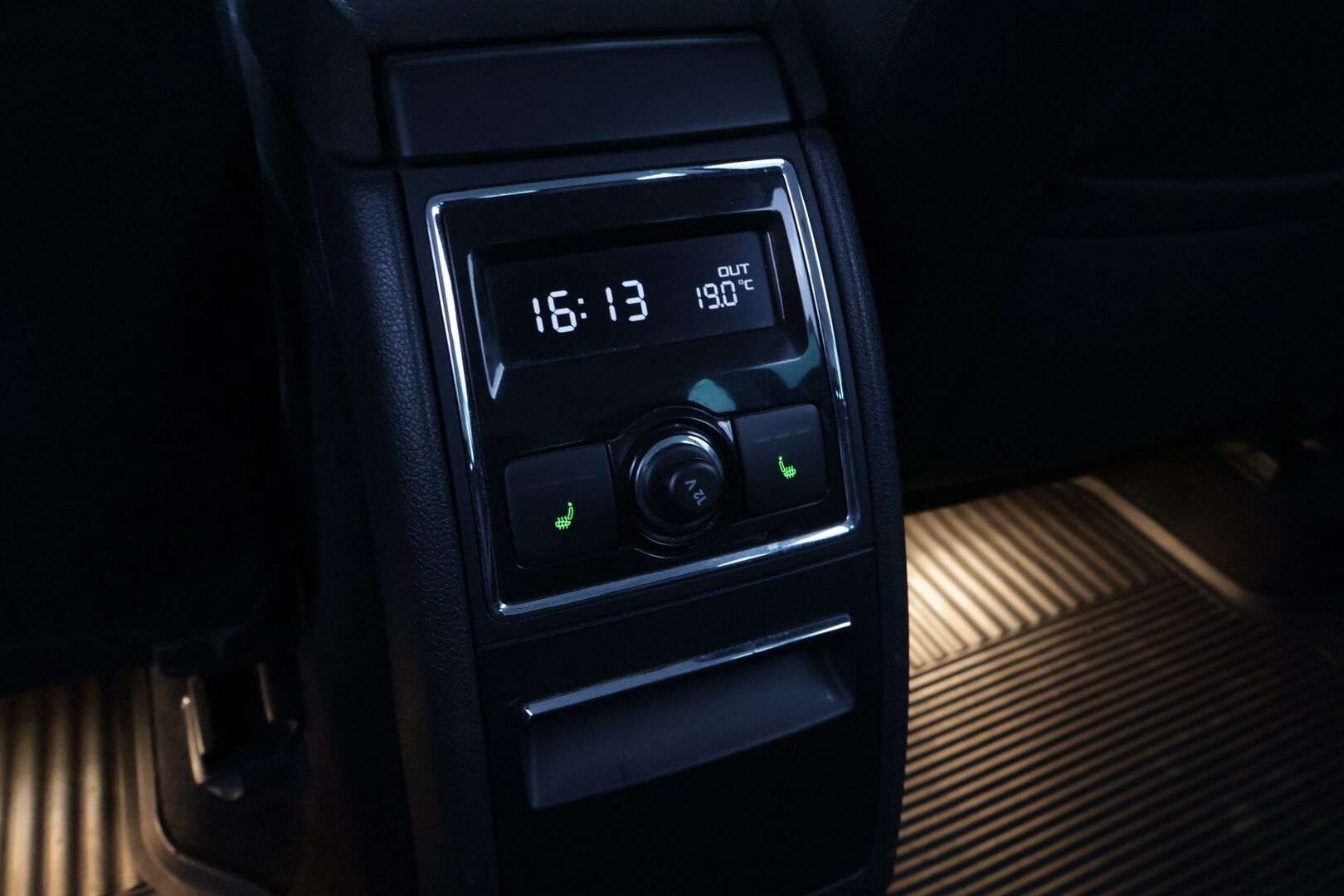Skoda Superb 2012 Combi 1,8 TSI Ambition Business DSG Autom. - *MYYDÄÄN HUUTOKAUPAT.COM*