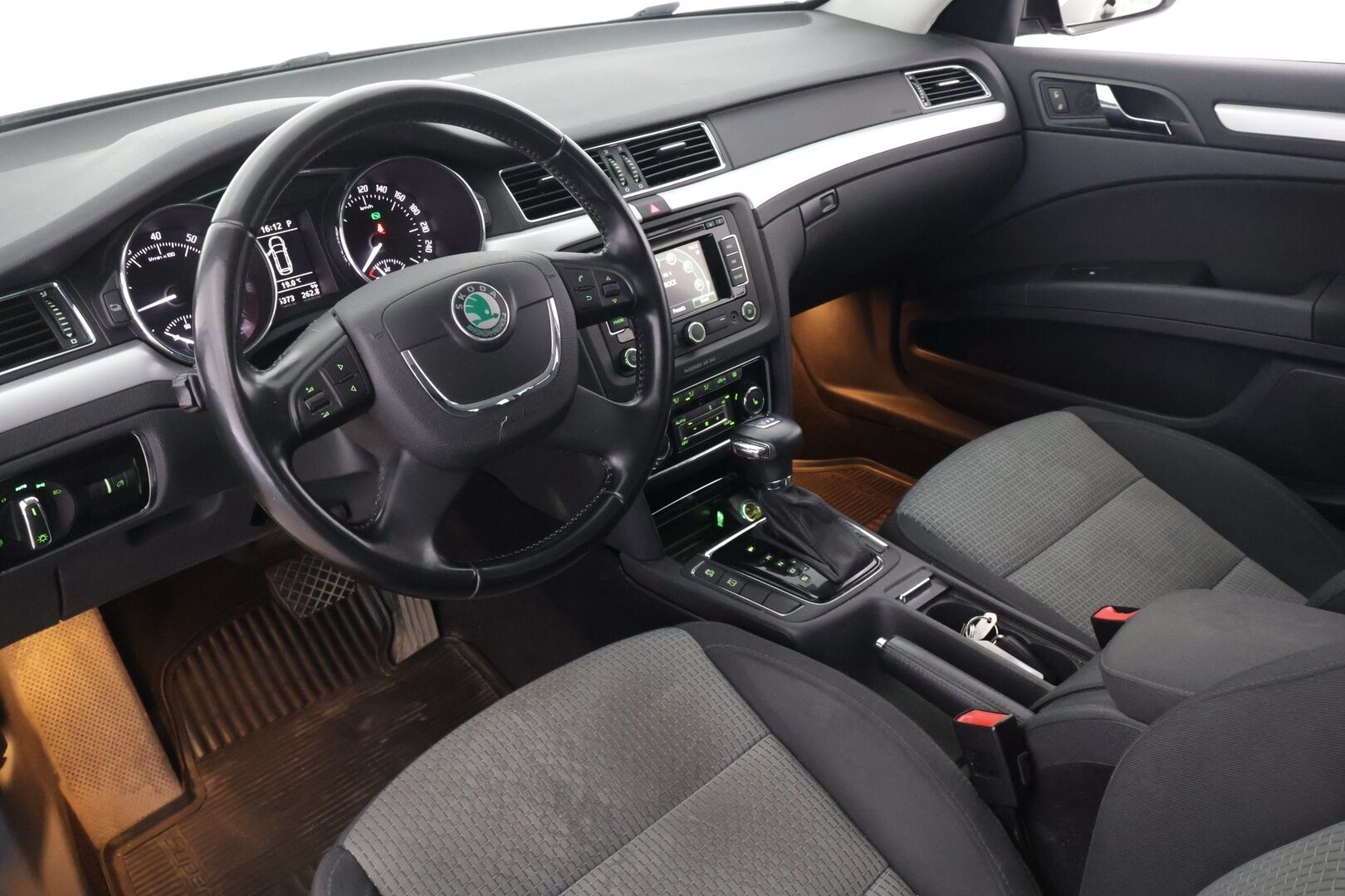 Skoda Superb 2012 Combi 1,8 TSI Ambition Business DSG Autom. - *MYYDÄÄN HUUTOKAUPAT.COM*