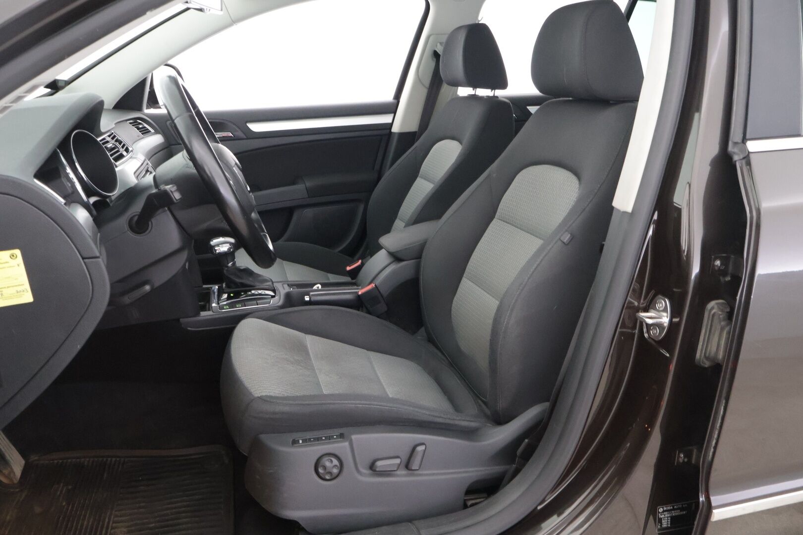 Skoda Superb 2012 Combi 1,8 TSI Ambition Business DSG Autom. - *MYYDÄÄN HUUTOKAUPAT.COM*