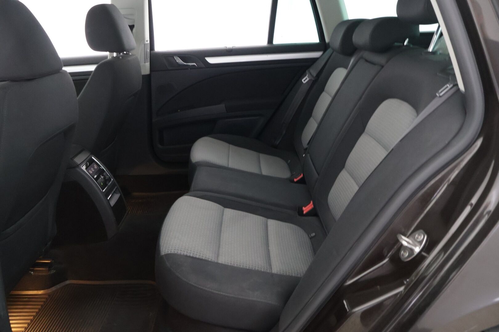 Skoda Superb 2012 Combi 1,8 TSI Ambition Business DSG Autom. - *MYYDÄÄN HUUTOKAUPAT.COM*