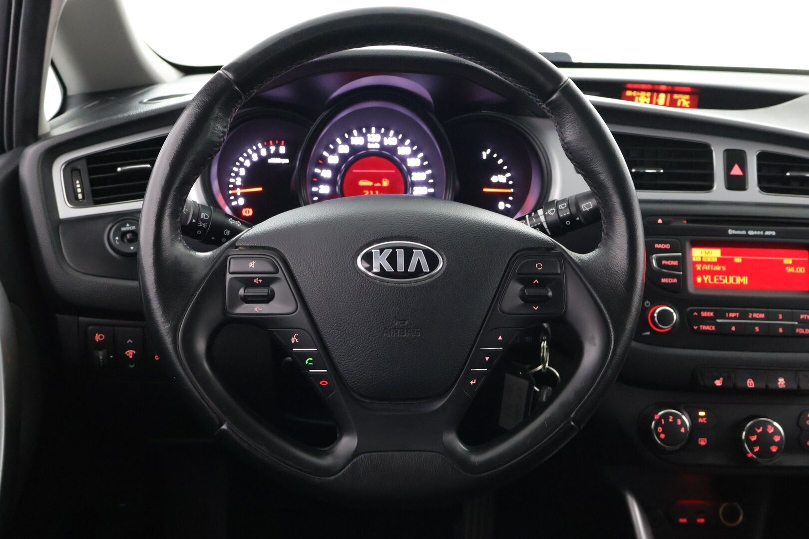 Kia cee'd 2012 1,4 ISG LX 5D EcoDynamics - 1-Omistaja | Ratin lämmitys | Pienet kilometrit | Bluetooth | Radio ja CD-Soitin 