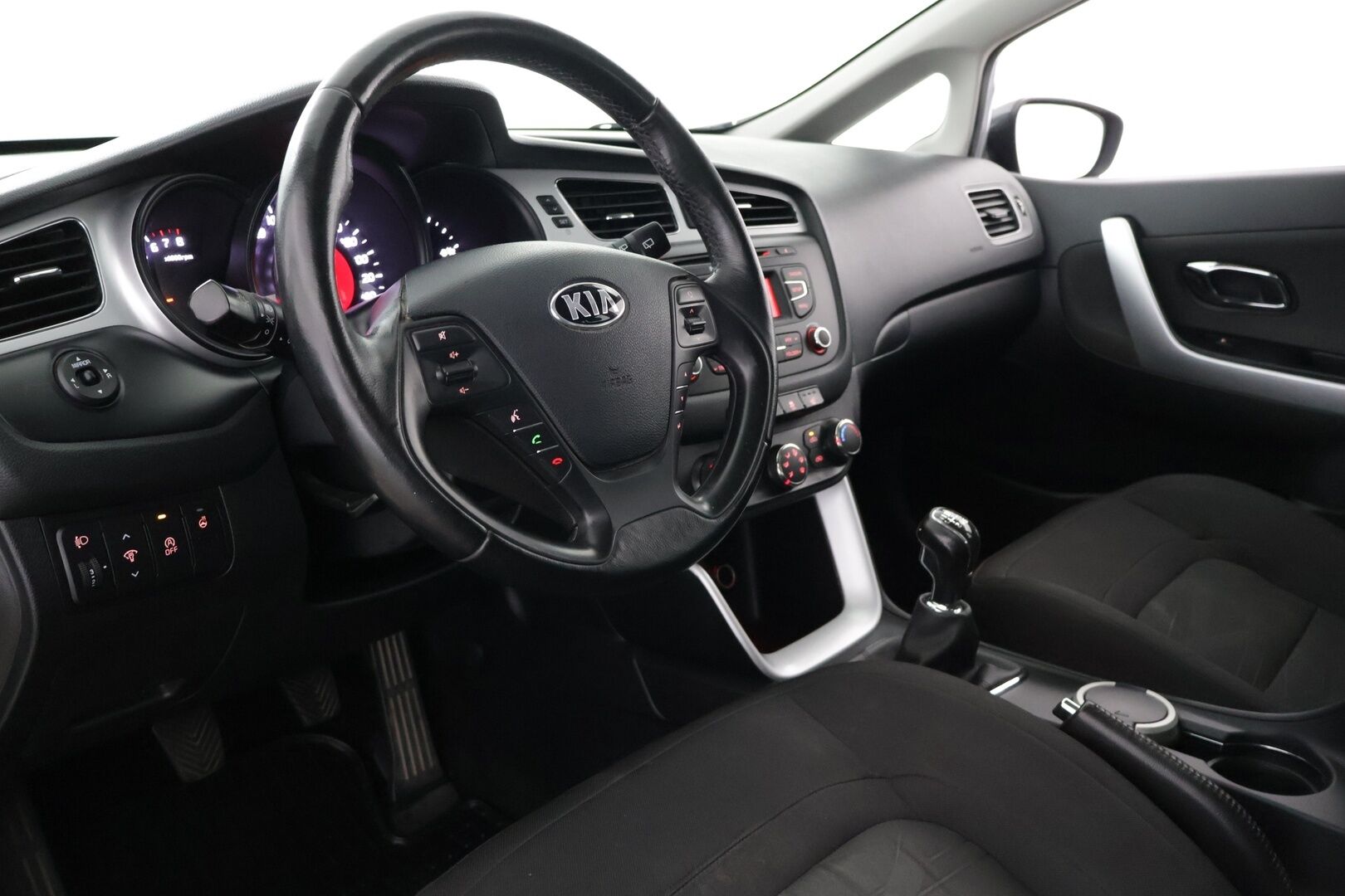 Kia cee'd 2012 1,4 ISG LX 5D EcoDynamics - 1-Omistaja | Ratin lämmitys | Pienet kilometrit | Bluetooth | Radio ja CD-Soitin 
