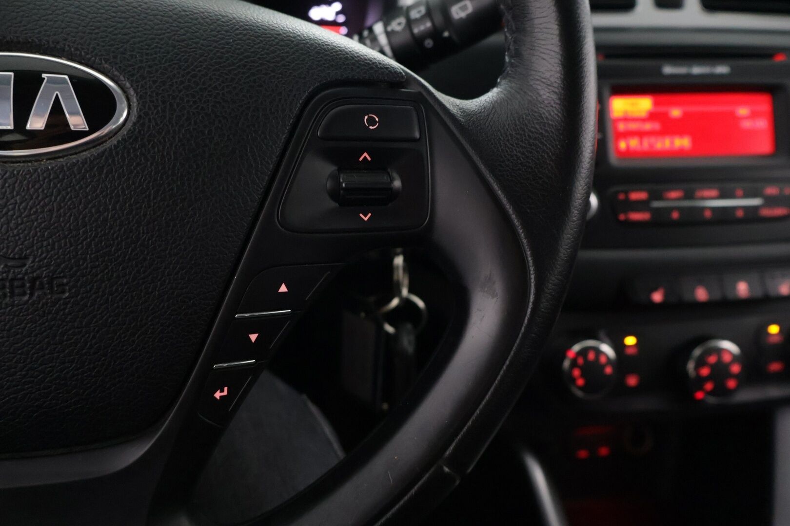 Kia cee'd 2012 1,4 ISG LX 5D EcoDynamics - 1-Omistaja | Ratin lämmitys | Pienet kilometrit | Bluetooth | Radio ja CD-Soitin 