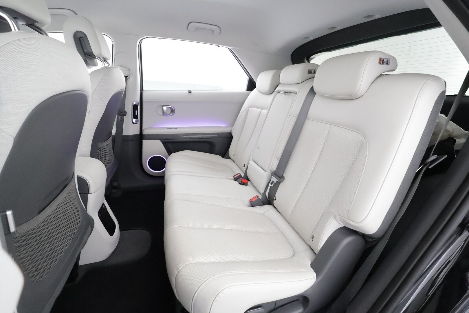 Hyundai IONIQ 5 2022 73 kWh 217 hv Premium - | ACC | ILP | Koukku | HUD | 360° | BOSE | Ilm. relax nahat | V2L | HDA | BSM | Muistipenkki | Ambient light | Merkkihuollot | 2x renkaat aluin | 