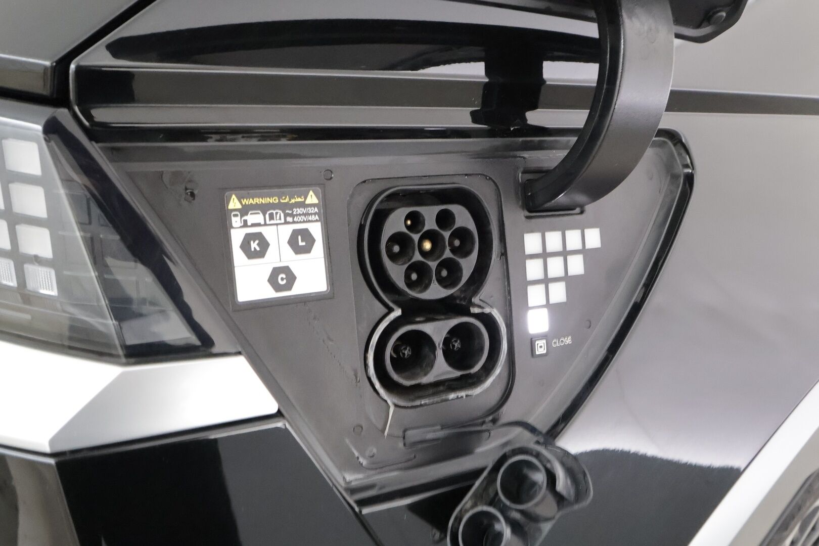 Hyundai IONIQ 5 2022 73 kWh 217 hv Premium - | ACC | ILP | Koukku | HUD | 360° | BOSE | Ilm. relax nahat | V2L | HDA | BSM | Muistipenkki | Ambient light | Merkkihuollot | 2x renkaat aluin | 
