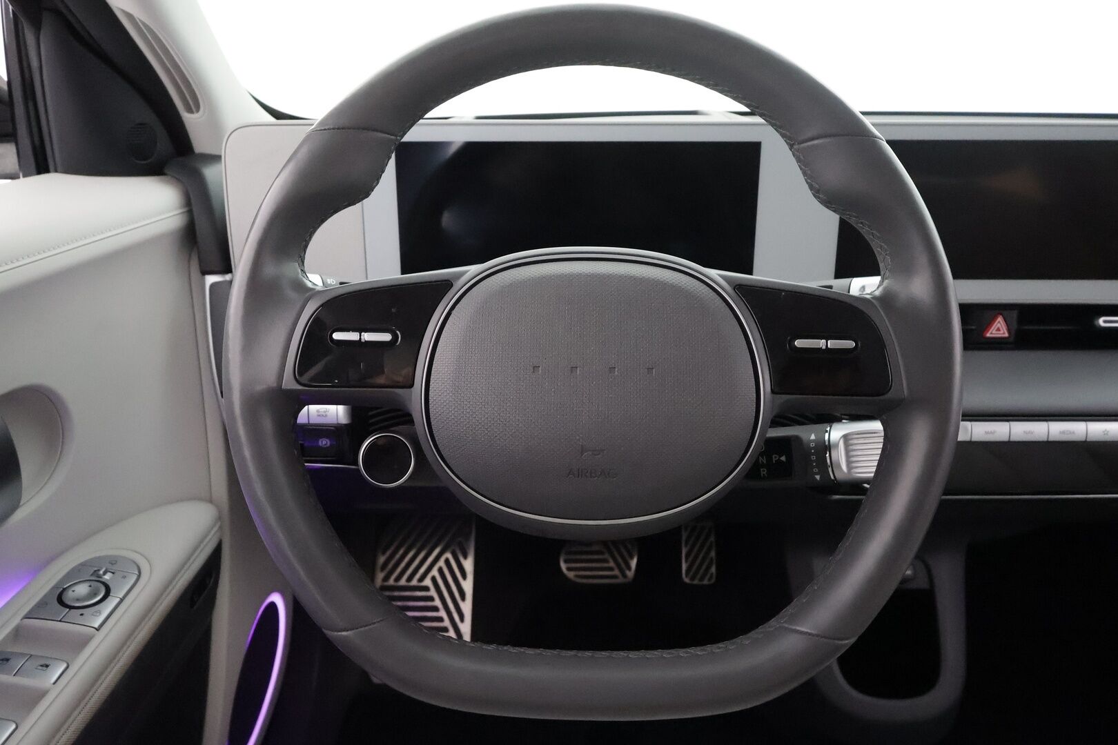 Hyundai IONIQ 5 2022 73 kWh 217 hv Premium - | ACC | ILP | Koukku | HUD | 360° | BOSE | Ilm. relax nahat | V2L | HDA | BSM | Muistipenkki | Ambient light | Merkkihuollot | 2x renkaat aluin | 