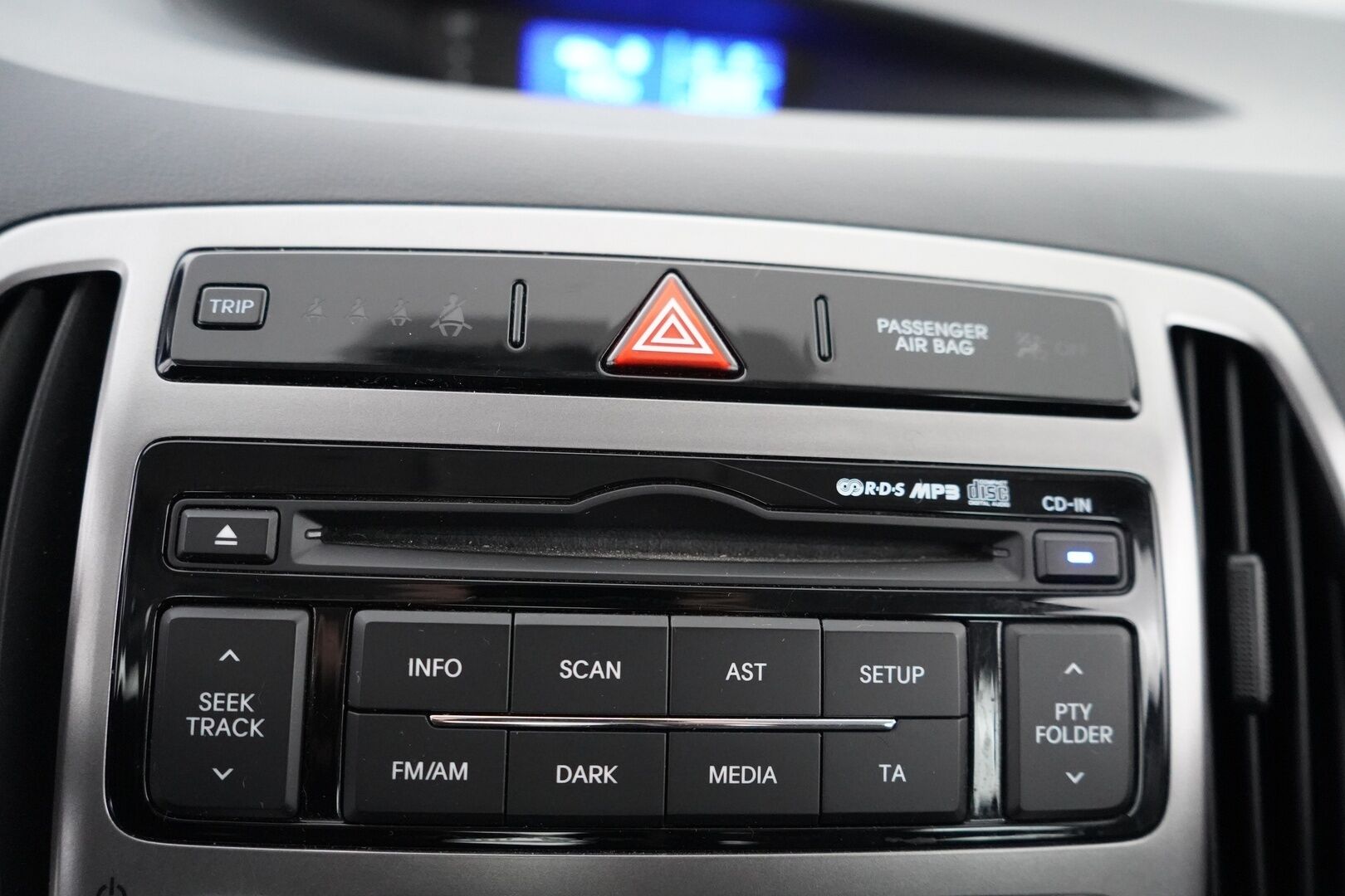 Hyundai i20 2013 5d 1,2 5MT Classic *Ilmastointi / Lohko+sisälämmitin / AUX* - Suomi-auto / Juuri huollettu / Hyvät nastarenkaat 