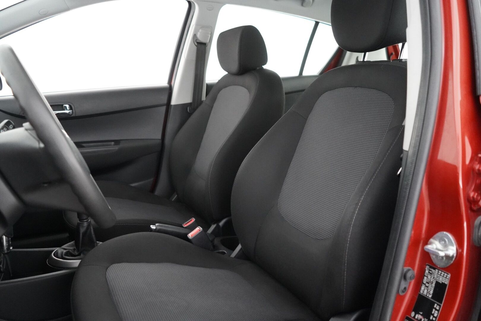 Hyundai i20 2013 5d 1,2 5MT Classic *Ilmastointi / Lohko+sisälämmitin / AUX* - Suomi-auto / Juuri huollettu / Hyvät nastarenkaat 