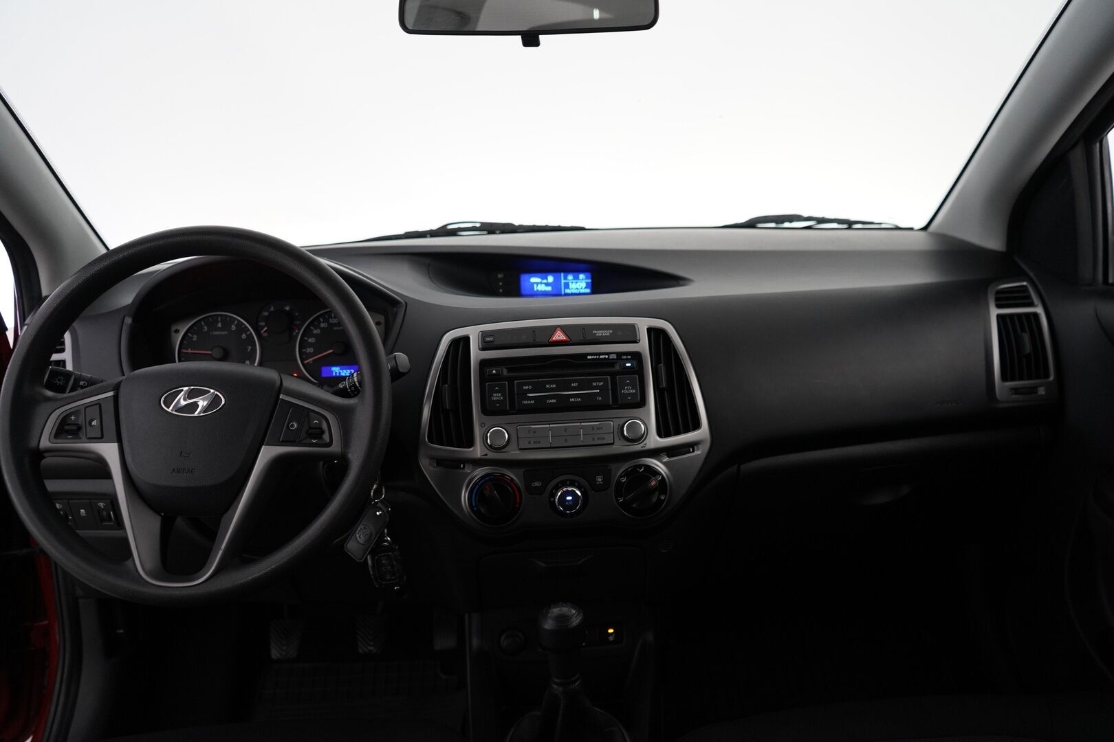 Hyundai i20 2013 5d 1,2 5MT Classic *Ilmastointi / Lohko+sisälämmitin / AUX* - Suomi-auto / Juuri huollettu / Hyvät nastarenkaat 