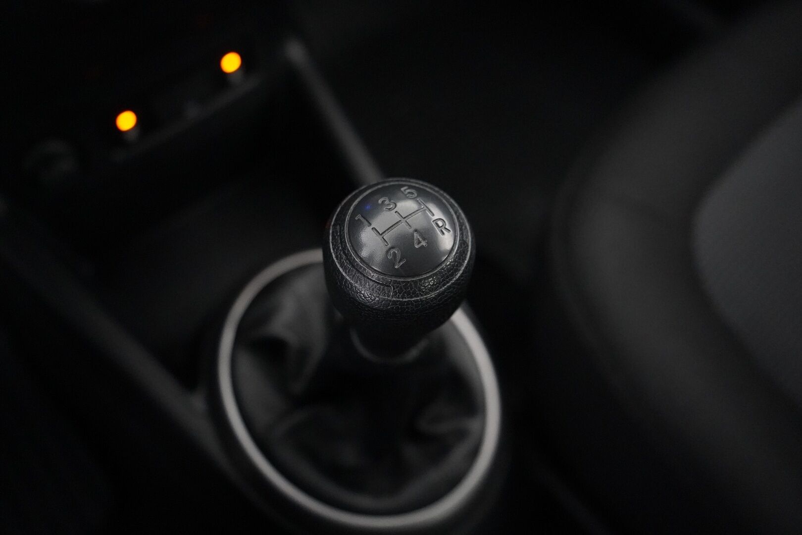 Hyundai i20 2013 5d 1,2 5MT Classic *Ilmastointi / Lohko+sisälämmitin / AUX* - Suomi-auto / Juuri huollettu / Hyvät nastarenkaat 