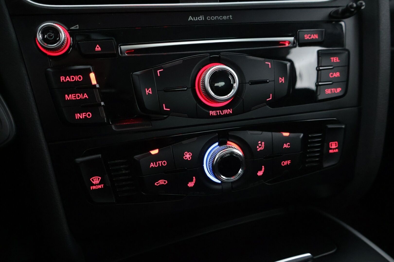Audi A4 2013 Sedan Business Alpine Pro 2,0 TFSI 155 kW quattro S tronic - Koukku / Webasto / Sporttipenkit / Kahdet renkaat vanteineen / hyvin huollettu / Siisti / Tutkat / Lohko / 