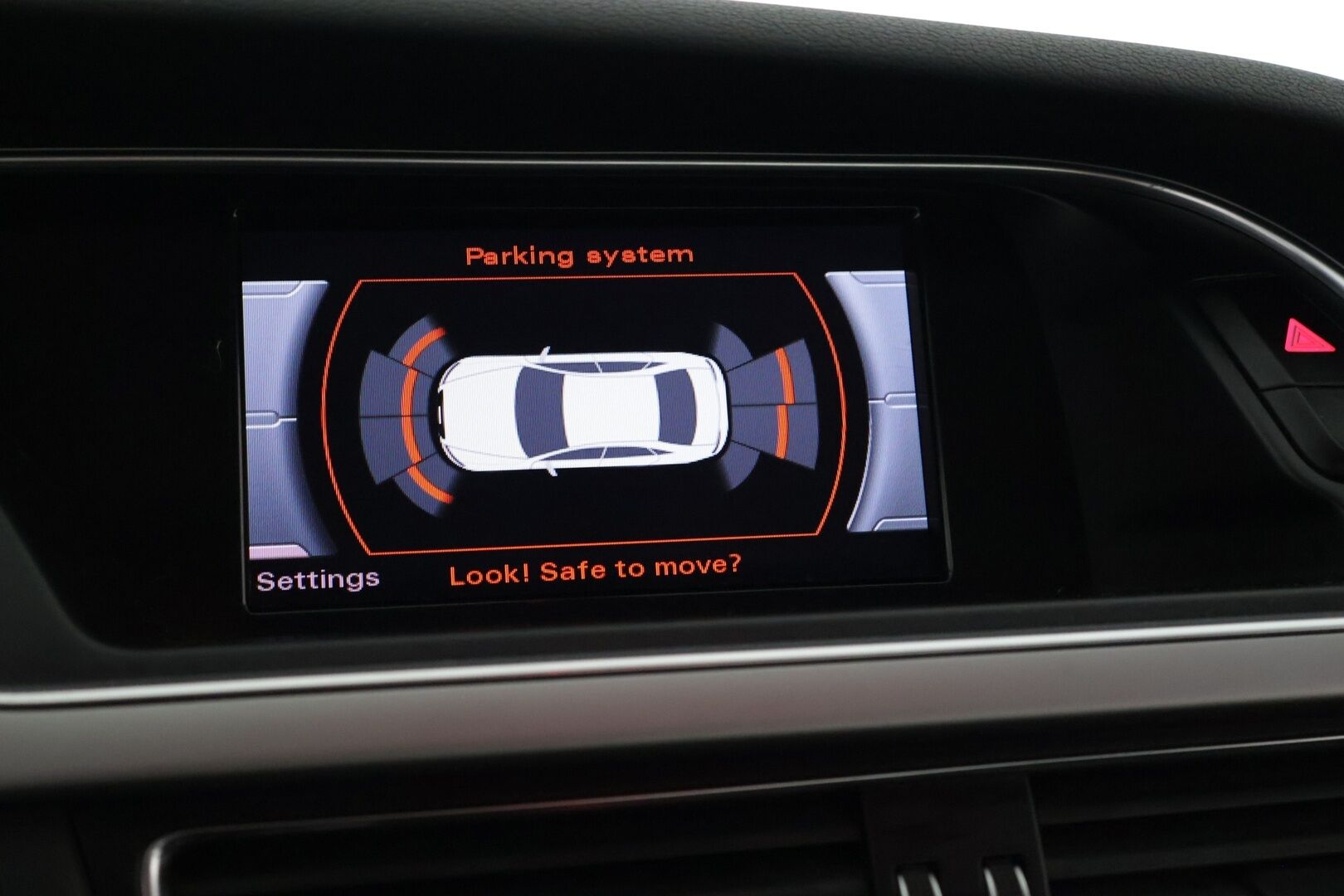 Audi A4 2013 Sedan Business Alpine Pro 2,0 TFSI 155 kW quattro S tronic - Koukku / Webasto / Sporttipenkit / Kahdet renkaat vanteineen / hyvin huollettu / Siisti / Tutkat / Lohko / 