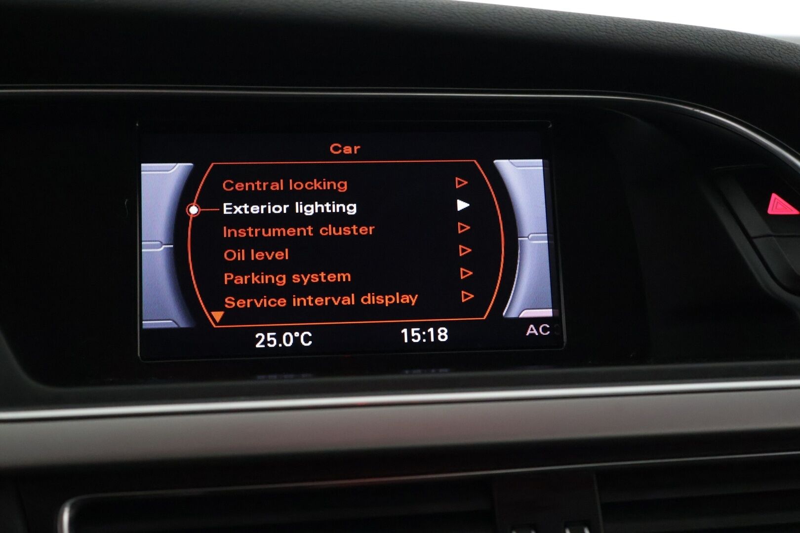 Audi A4 2013 Sedan Business Alpine Pro 2,0 TFSI 155 kW quattro S tronic - Koukku / Webasto / Sporttipenkit / Kahdet renkaat vanteineen / hyvin huollettu / Siisti / Tutkat / Lohko / 