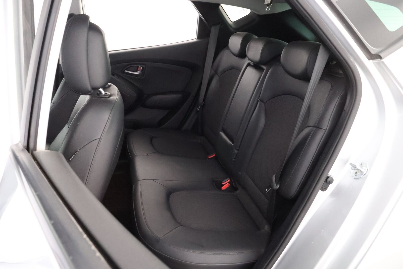 Hyundai ix35 2014 4WD 2,0 CRDi 100kW 6MT Style * Suomiauto / Vetokoukku / Peruutuskamera / Puolinahkasisusta / KeylessGo - Hyvät varusteet / 2x Renkaat aluvantein / Isot huollot tehty!