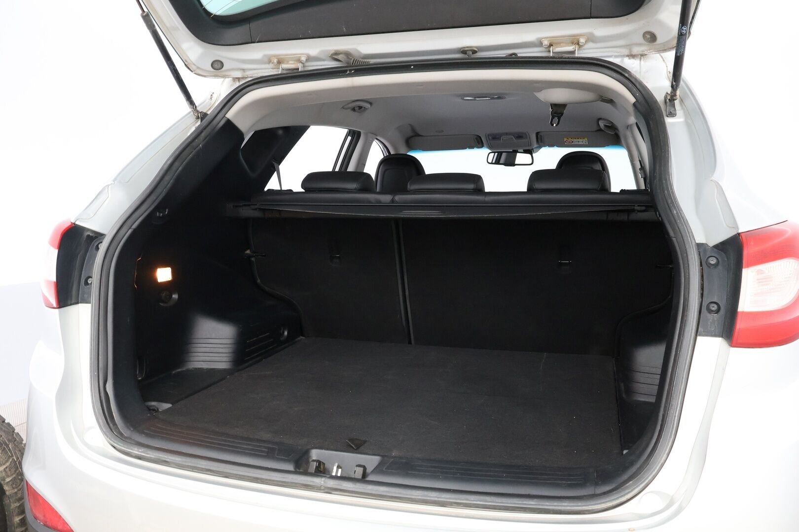 Hyundai ix35 2014 4WD 2,0 CRDi 100kW 6MT Style * Suomiauto / Vetokoukku / Peruutuskamera / Puolinahkasisusta / KeylessGo - Hyvät varusteet / 2x Renkaat aluvantein / Isot huollot tehty!