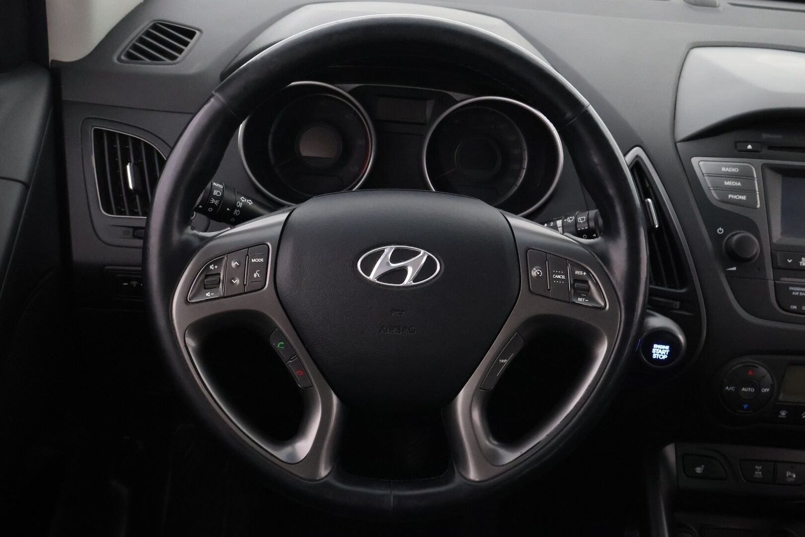 Hyundai ix35 2014 4WD 2,0 CRDi 100kW 6MT Style * Suomiauto / Vetokoukku / Peruutuskamera / Puolinahkasisusta / KeylessGo - Hyvät varusteet / 2x Renkaat aluvantein / Isot huollot tehty!