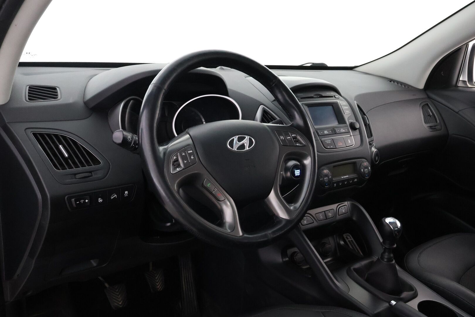 Hyundai ix35 2014 4WD 2,0 CRDi 100kW 6MT Style * Suomiauto / Vetokoukku / Peruutuskamera / Puolinahkasisusta / KeylessGo - Hyvät varusteet / 2x Renkaat aluvantein / Isot huollot tehty!