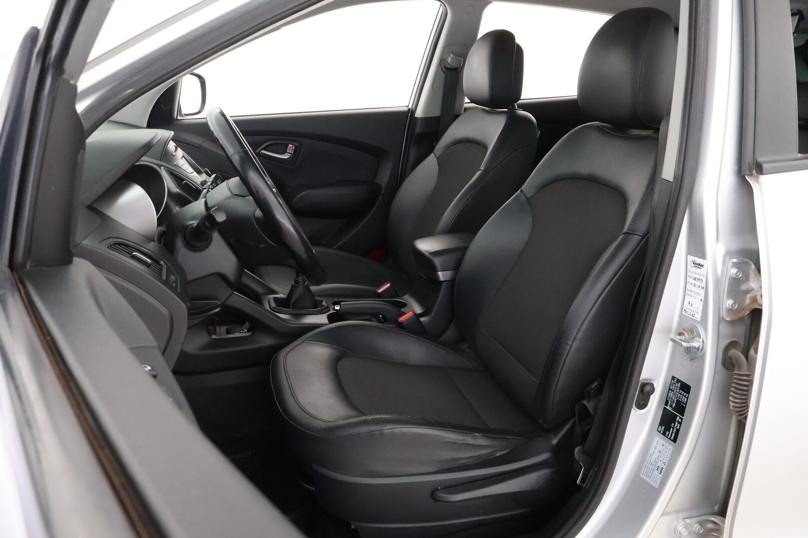 Hyundai ix35 2014 4WD 2,0 CRDi 100kW 6MT Style * Suomiauto / Vetokoukku / Peruutuskamera / Puolinahkasisusta / KeylessGo - Hyvät varusteet / 2x Renkaat aluvantein / Isot huollot tehty!