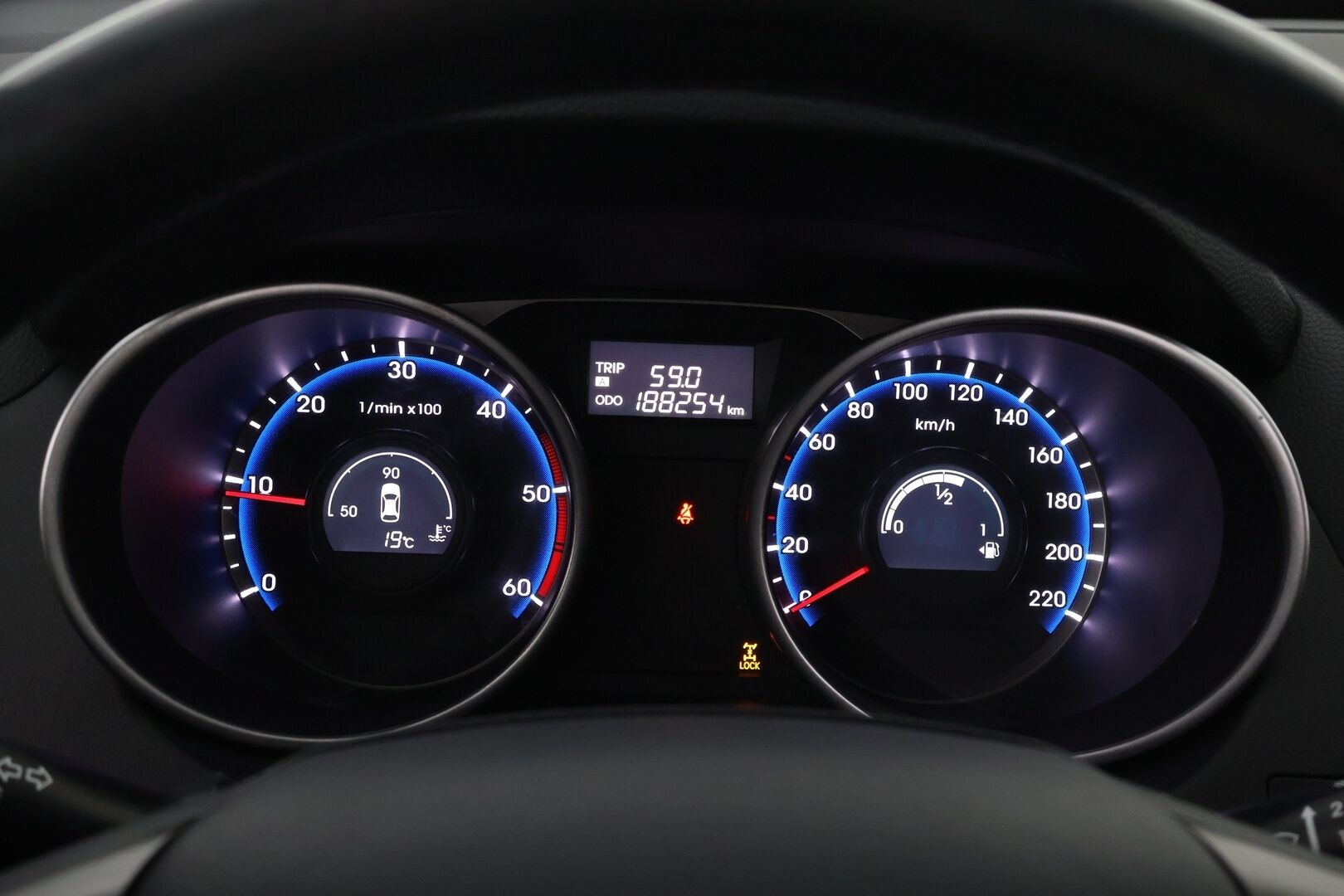 Hyundai ix35 2014 4WD 2,0 CRDi 100kW 6MT Style * Suomiauto / Vetokoukku / Peruutuskamera / Puolinahkasisusta / KeylessGo - Hyvät varusteet / 2x Renkaat aluvantein / Isot huollot tehty!