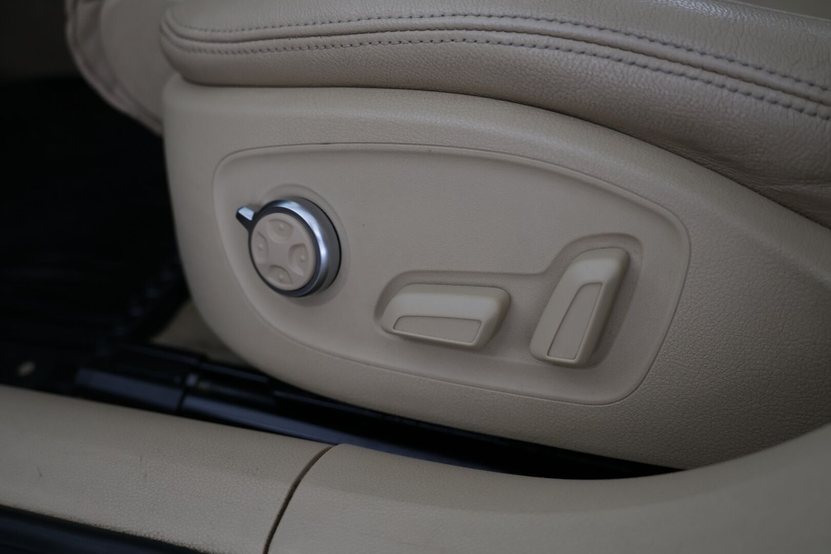 Audi A6 2014 Sedan Business 2,0 TFSI 132 kW multitronic Start-Stop - | Sähkpenkit muistilla | S-line | Webasto |