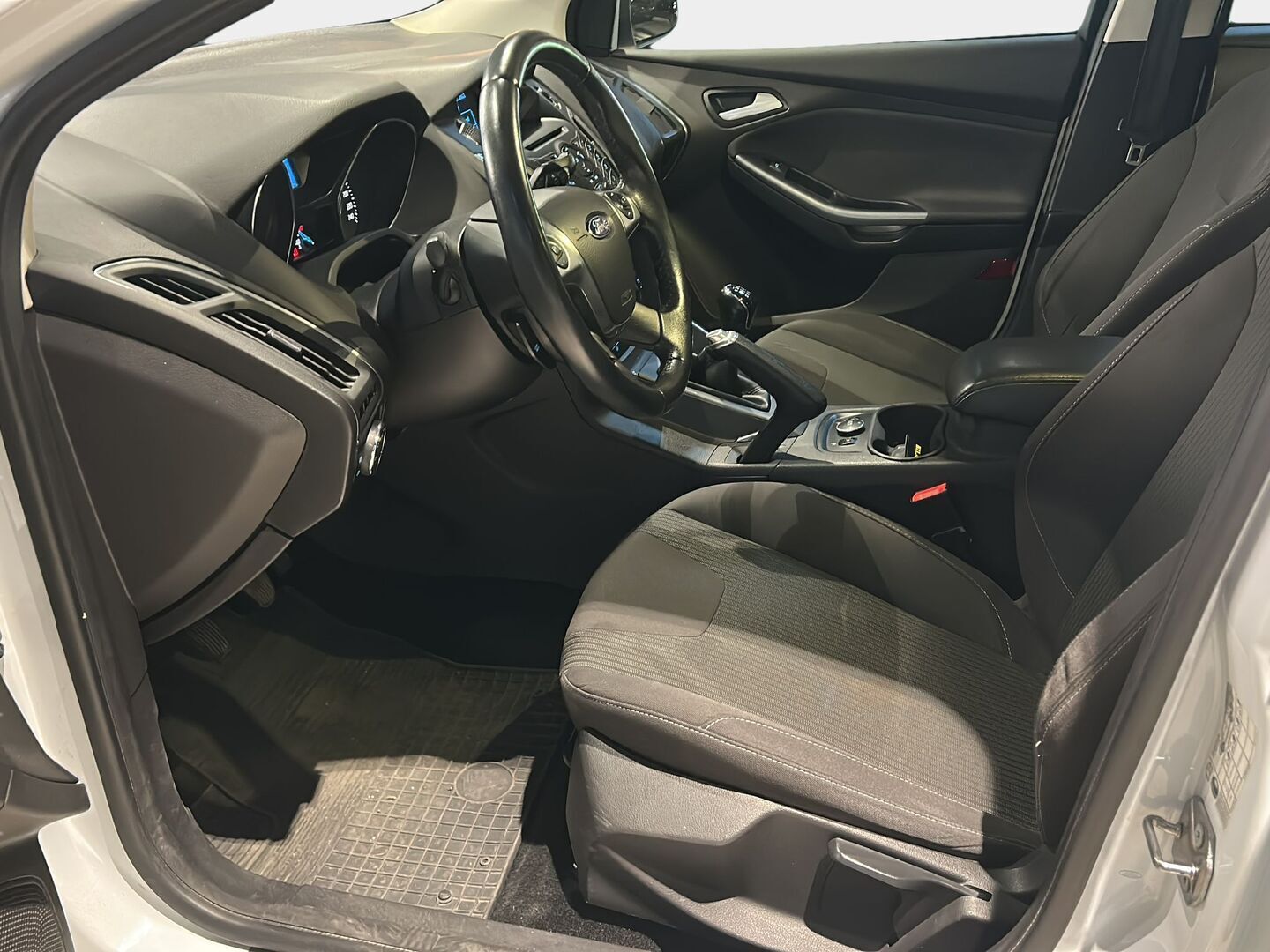 Ford Focus 2013 1,0 EcoBoost 100 hv Start/Stop Titanium M5 5-ovinen - Suomiauto | Vetokoukku | Lohkolämmitin | Vakkari | Lämmitettävä tuulilasi | Jakopää hiljattain tehty!