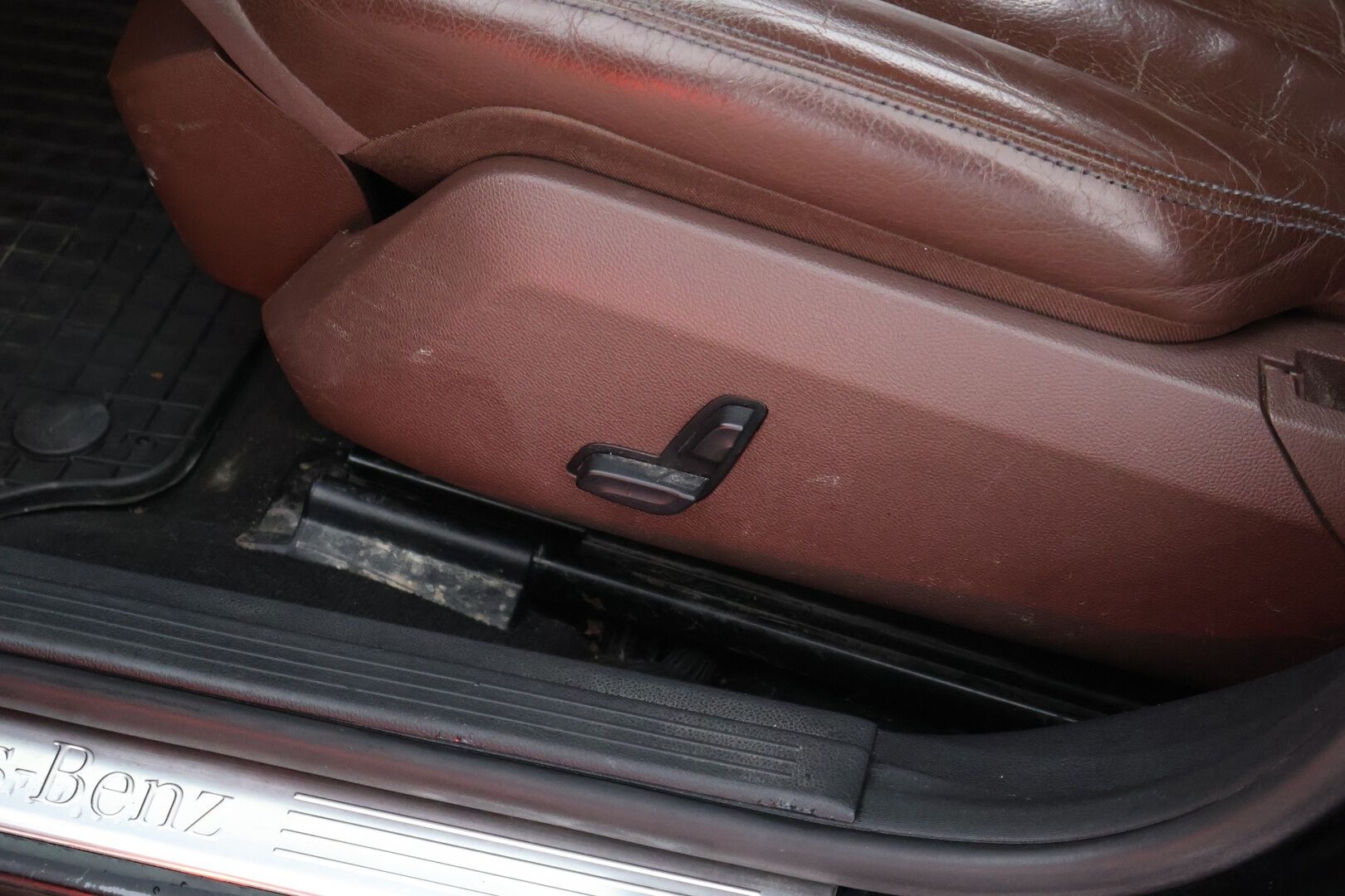 Mercedes-Benz E 2013 200 CDI BE A Premium Pro / YritysOutlet - Myydään vain yrityksille - Webasto / LED / Ortopedit / Tutkat / Ruskea nahkasisusta!