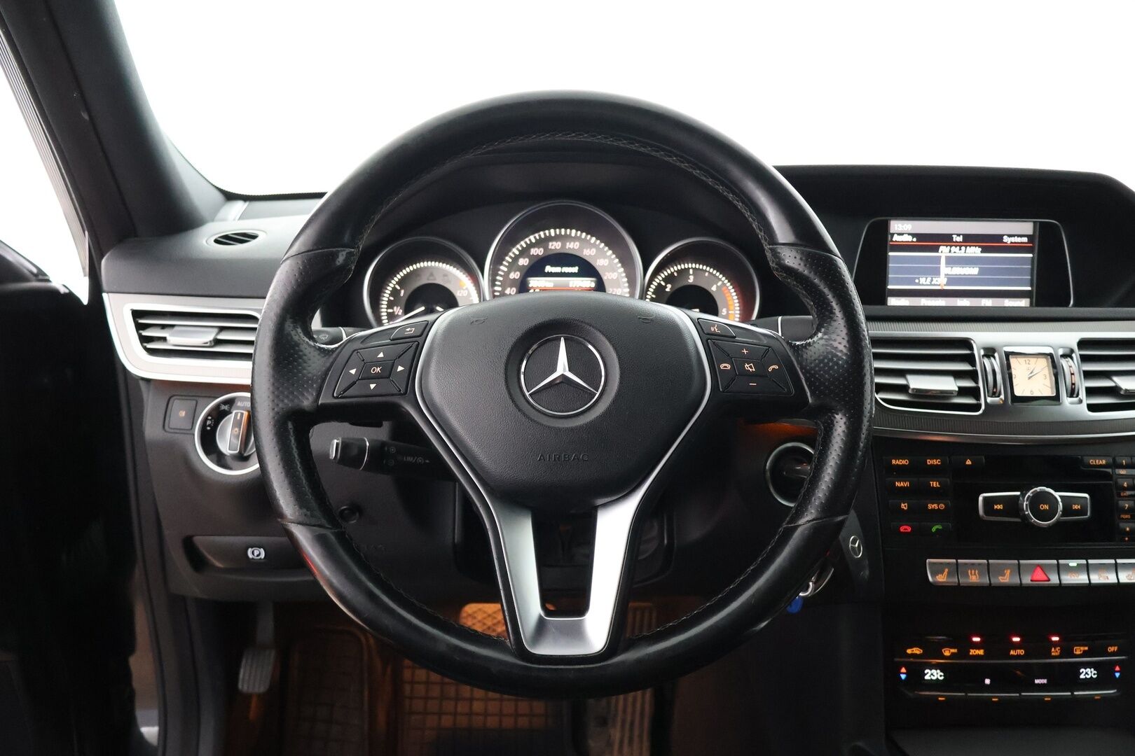 Mercedes-Benz E 2013 200 CDI BE A Premium Pro / YritysOutlet - Myydään vain yrityksille - Webasto / LED / Ortopedit / Tutkat / Ruskea nahkasisusta!