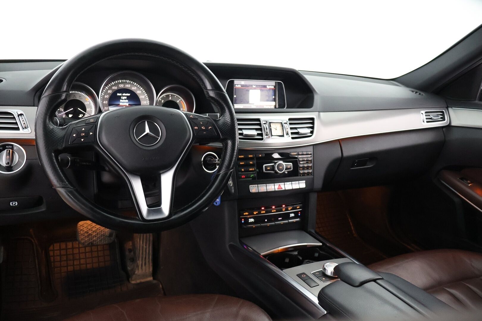 Mercedes-Benz E 2013 200 CDI BE A Premium Pro / YritysOutlet - Myydään vain yrityksille - Webasto / LED / Ortopedit / Tutkat / Ruskea nahkasisusta!