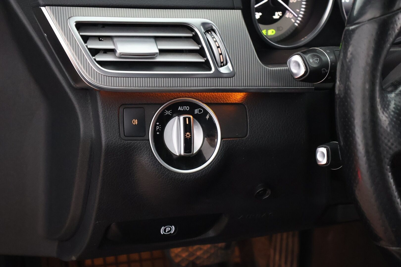 Mercedes-Benz E 2013 200 CDI BE A Premium Pro / YritysOutlet - Myydään vain yrityksille - Webasto / LED / Ortopedit / Tutkat / Ruskea nahkasisusta!