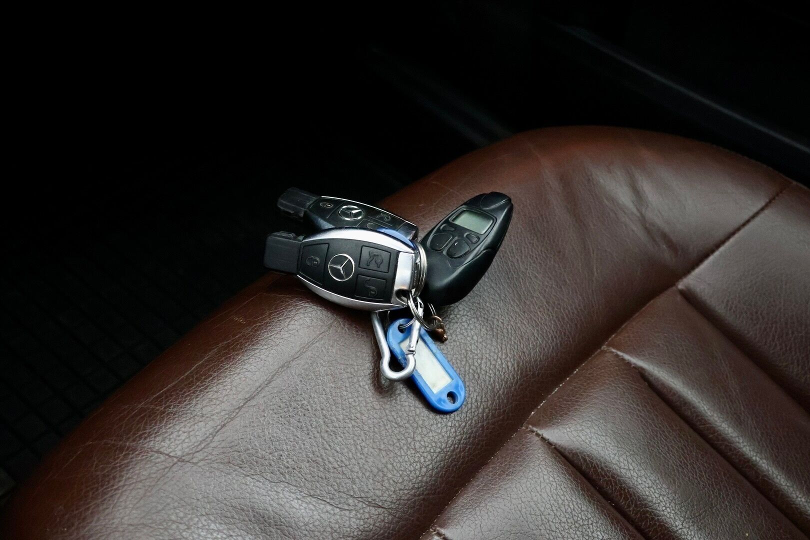 Mercedes-Benz E 2013 200 CDI BE A Premium Pro / YritysOutlet - Myydään vain yrityksille - Webasto / LED / Ortopedit / Tutkat / Ruskea nahkasisusta!