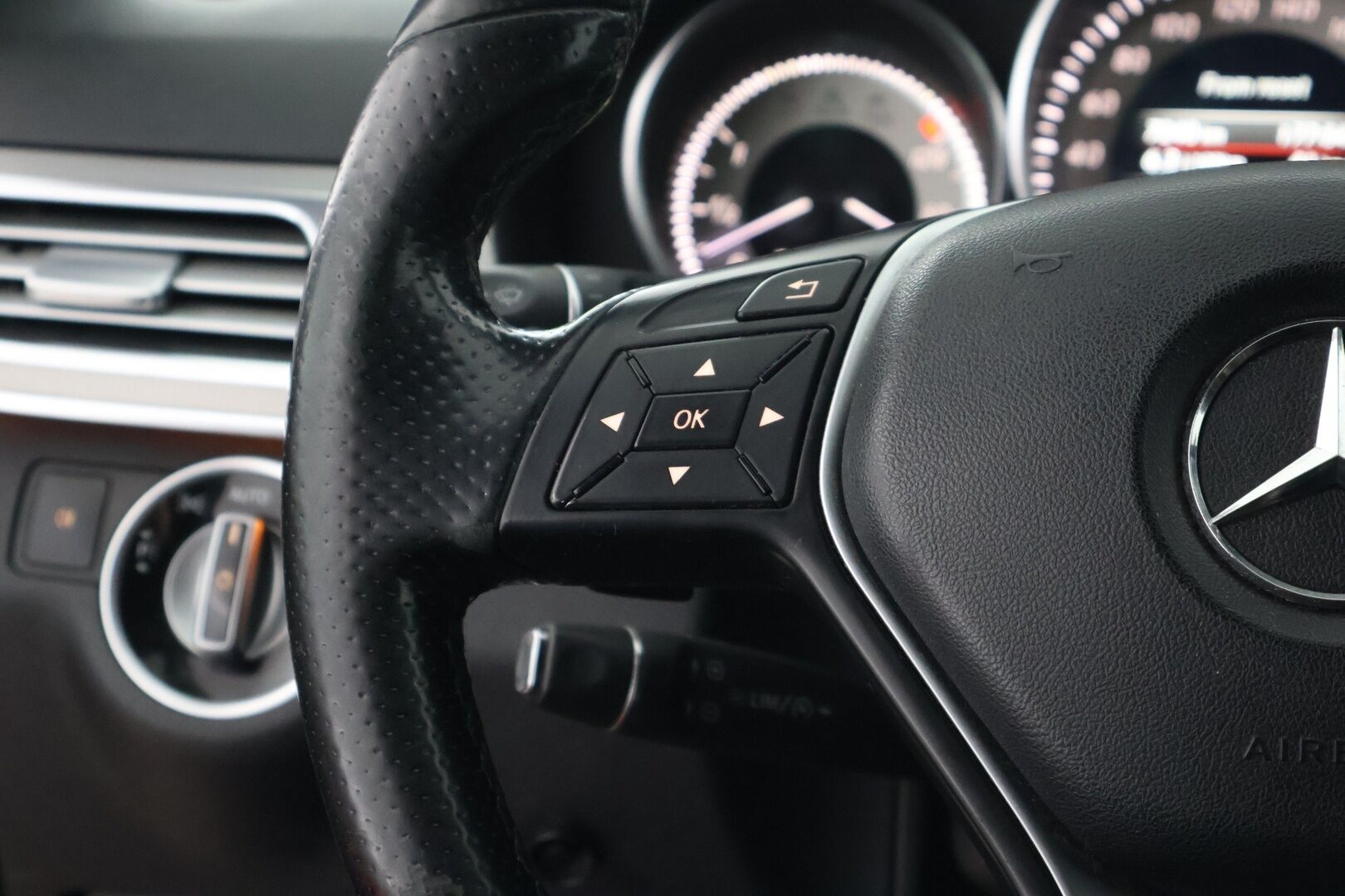 Mercedes-Benz E 2013 200 CDI BE A Premium Pro / YritysOutlet - Myydään vain yrityksille - Webasto / LED / Ortopedit / Tutkat / Ruskea nahkasisusta!