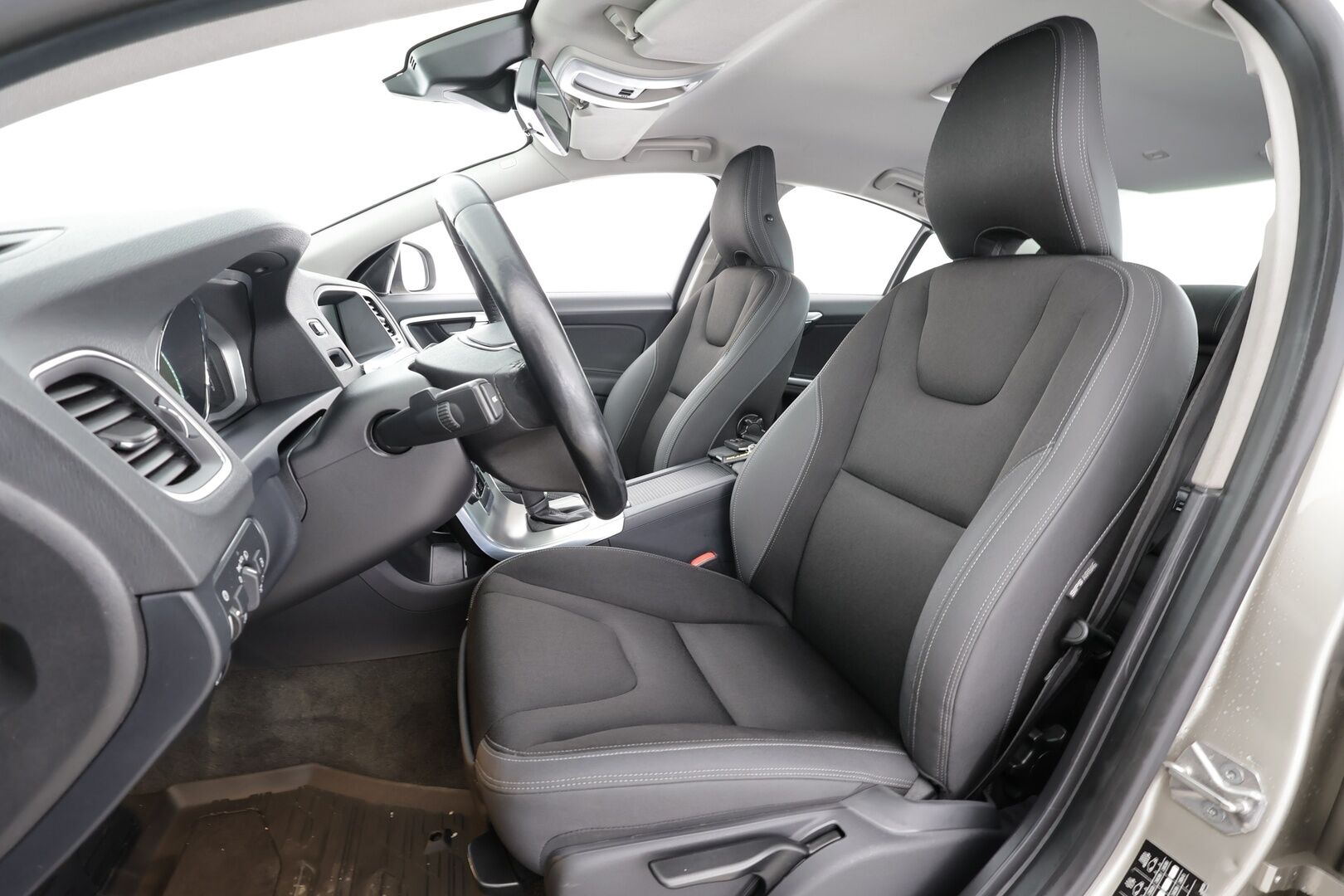 Volvo S60 2014 T3 Momentum aut * 1.Om Suomi-auto / Vakkari / P.tutka / Navi / Digimittaristo / Kaarreajovalot / Puolinahat * - Kahdet renkaat aluvanteilla / Merkkihuollettu / Juuri katsastettu - HULLU BLACKWEEK KORKOTARJOUS 2,49%